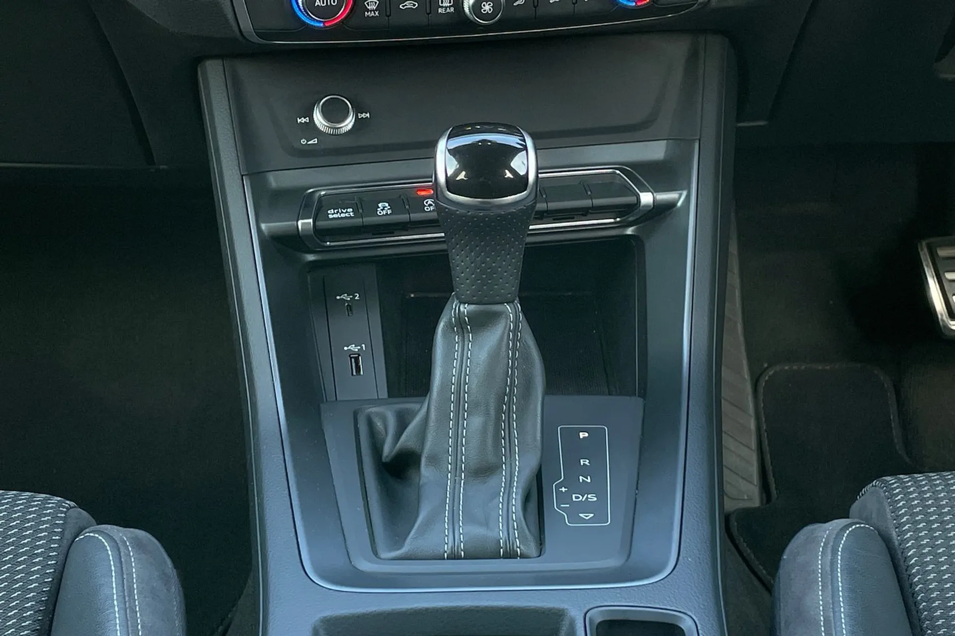 Audi Q3 thumbnail image number 39