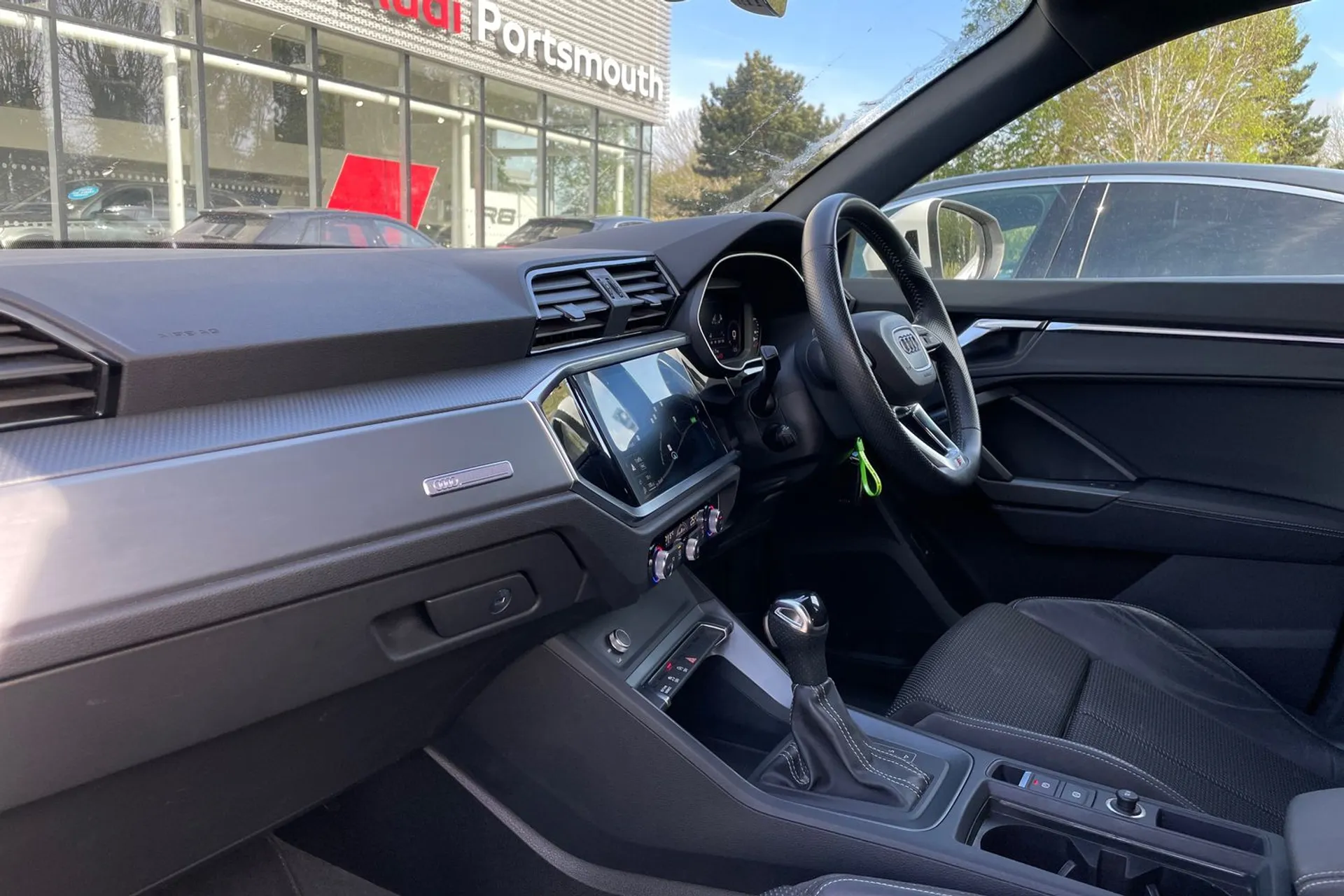 Audi Q3 thumbnail image number 31