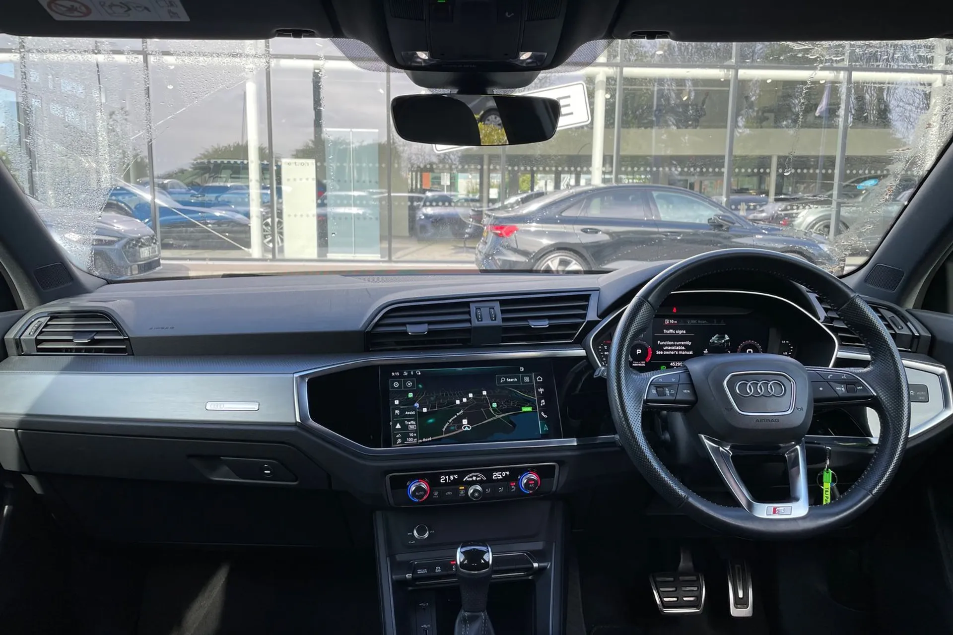 Audi Q3 thumbnail image number 3
