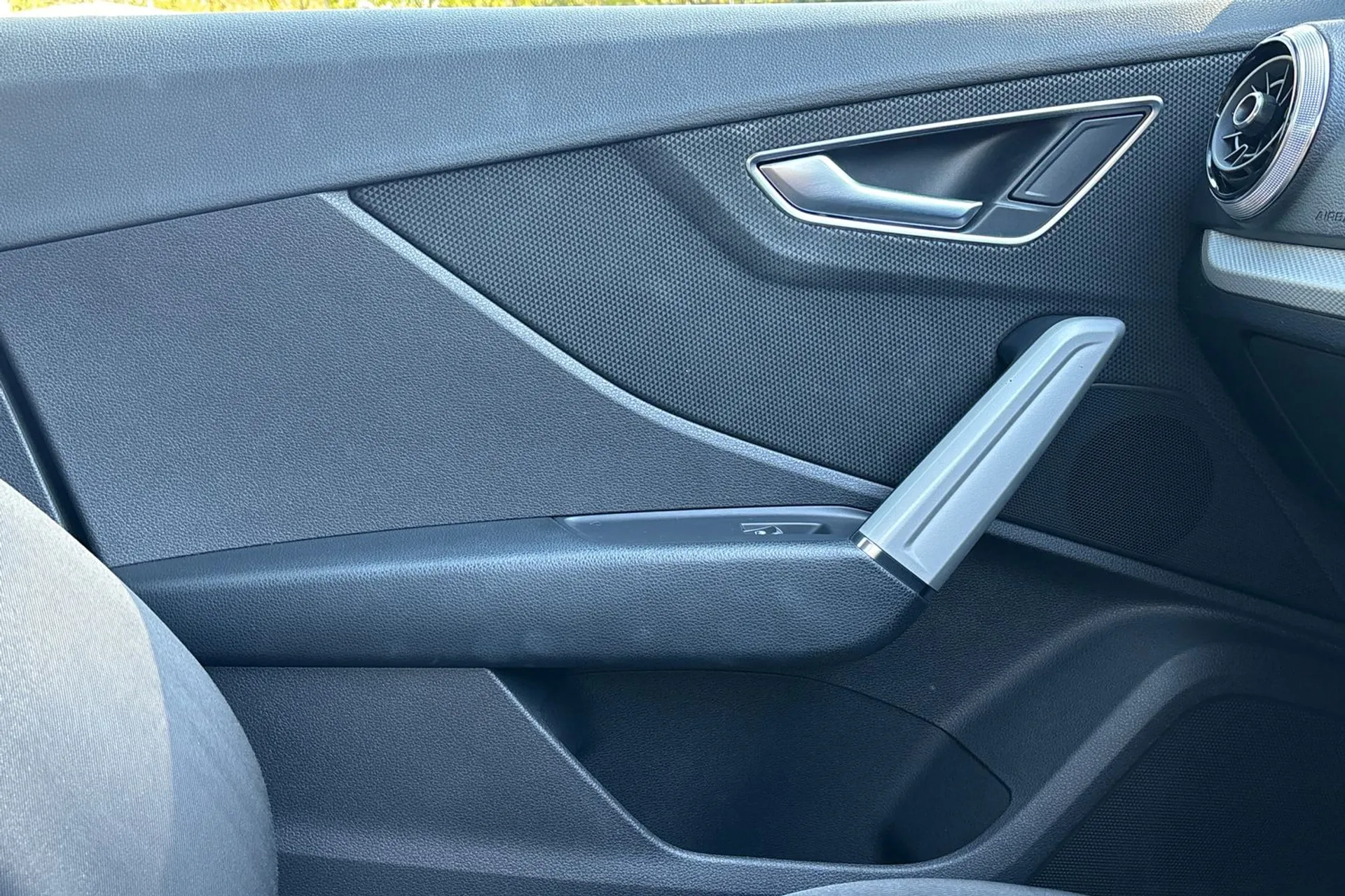 Audi Q2 thumbnail image number 40