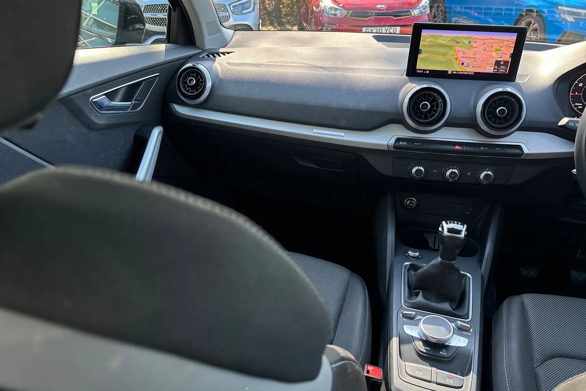 Audi Q2 thumbnail image number 32