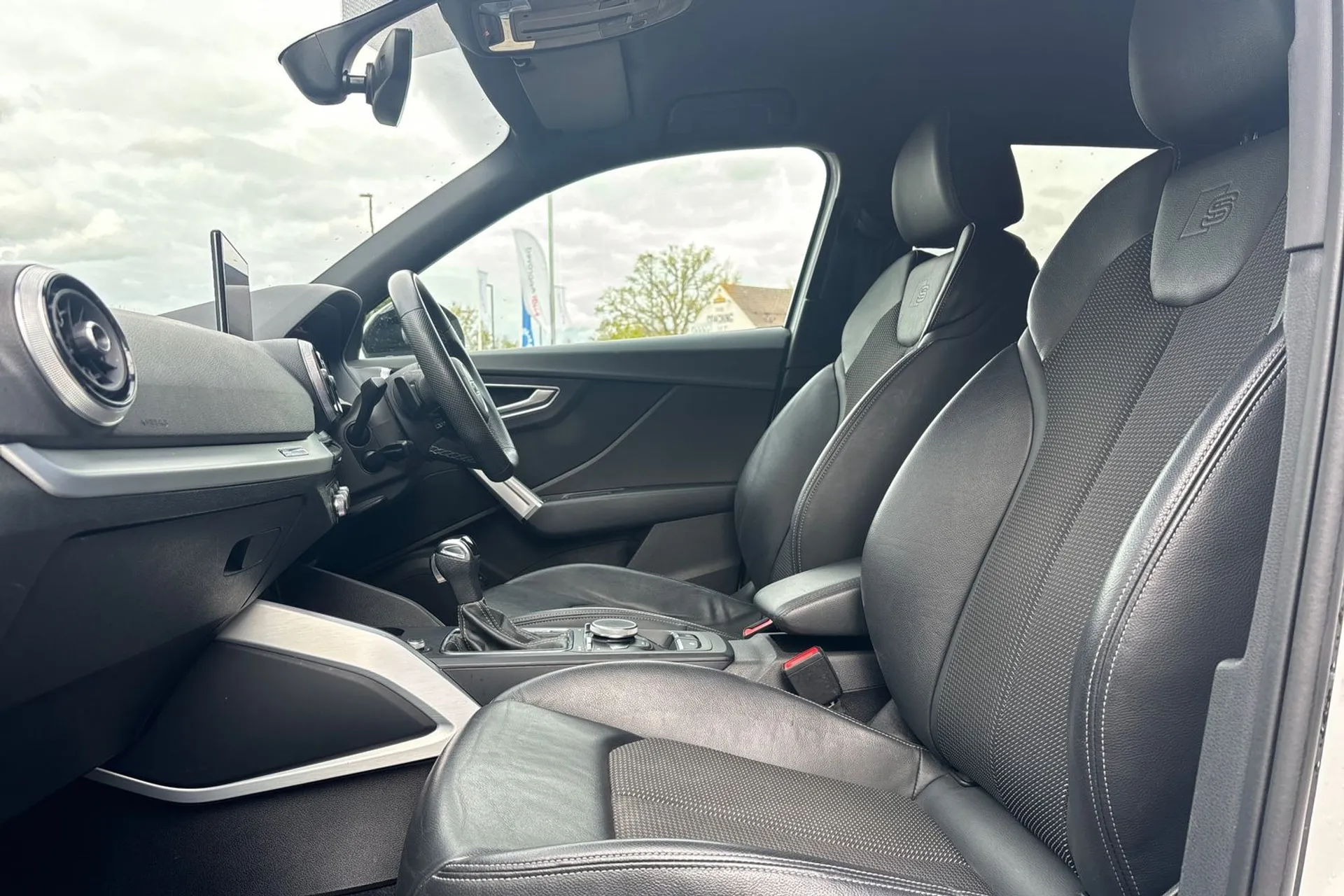 Audi Q2 thumbnail image number 27