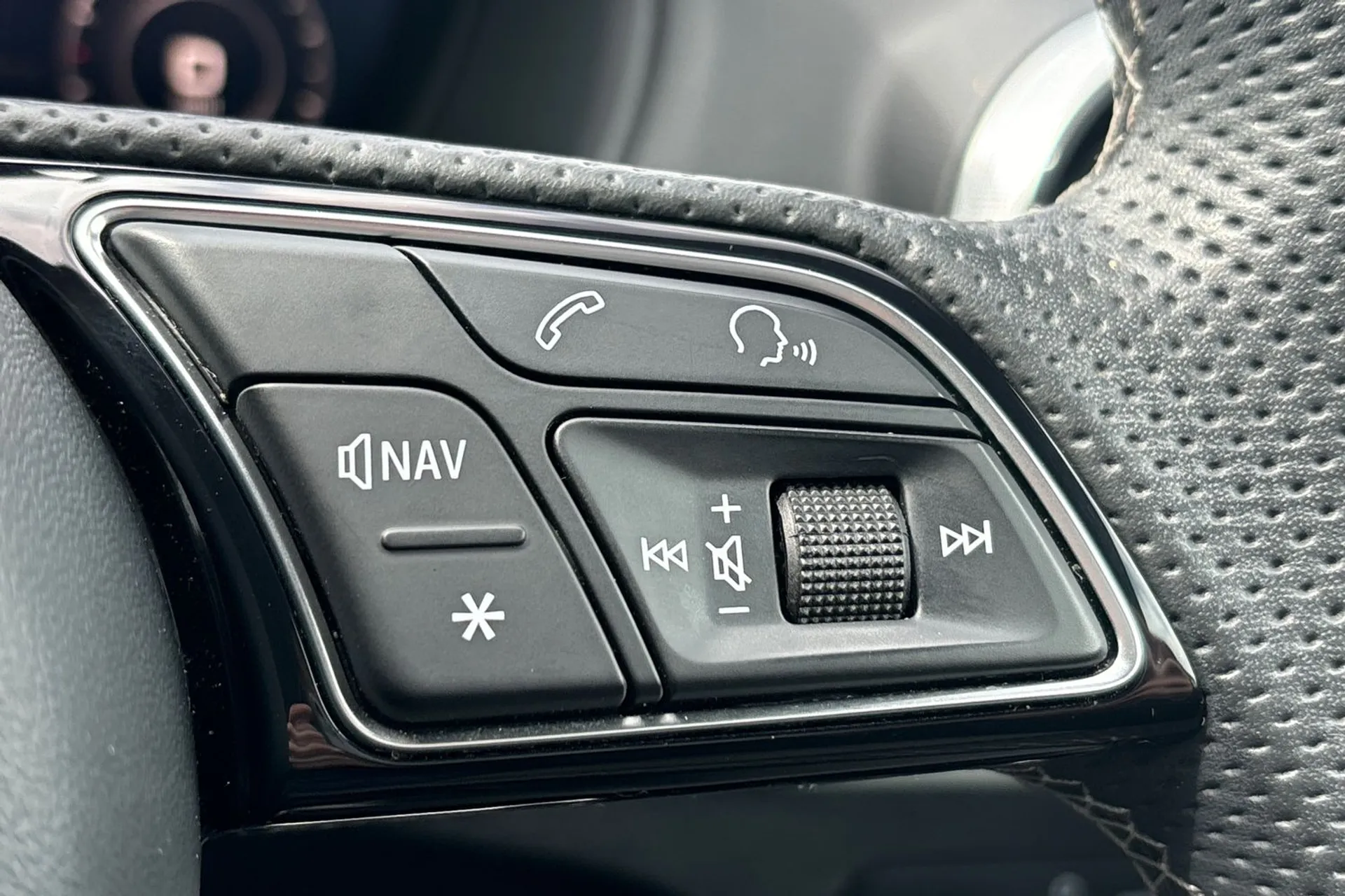 Audi Q2 thumbnail image number 37