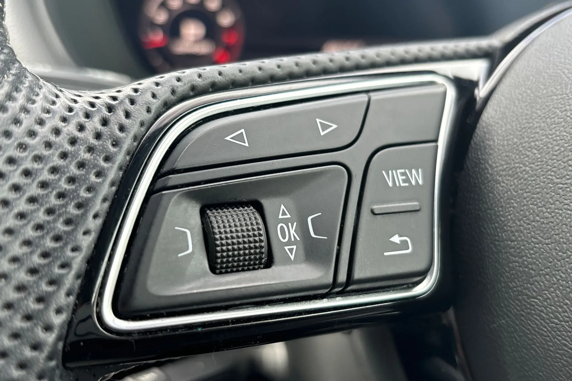 Audi Q2 thumbnail image number 36
