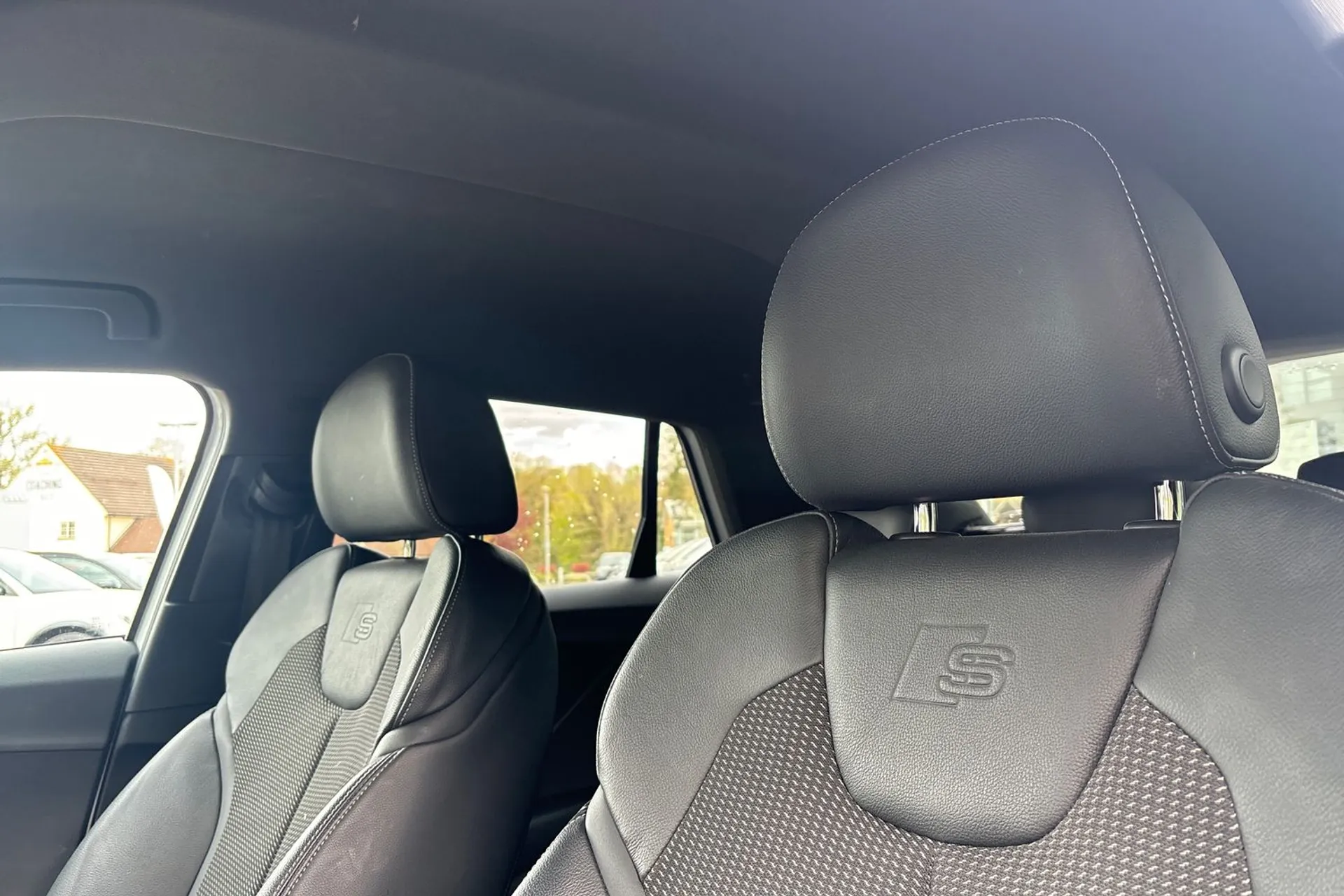 Audi Q2 thumbnail image number 28