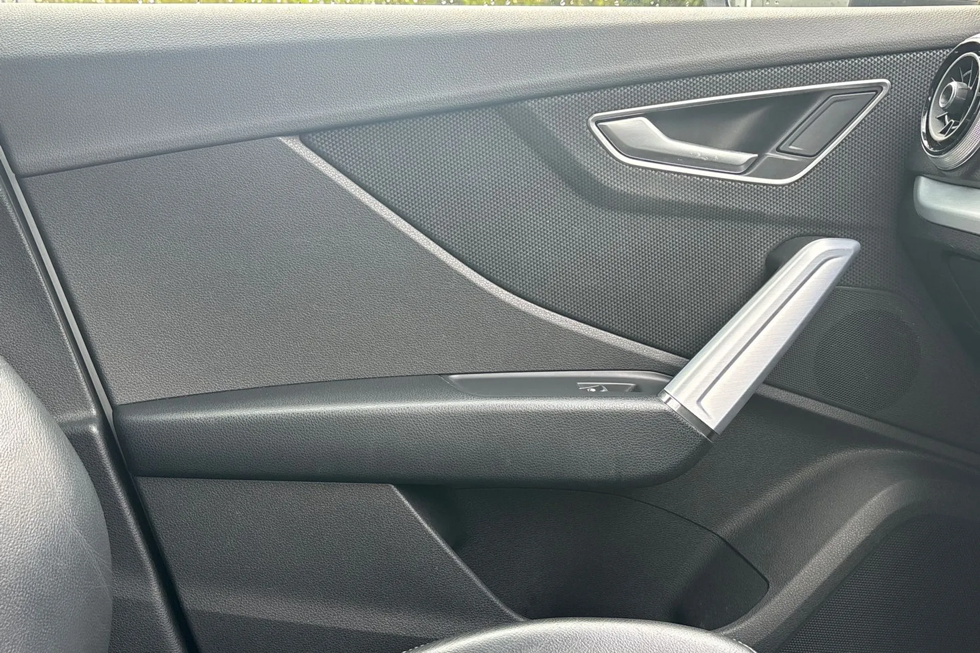 Audi Q2 thumbnail image number 40