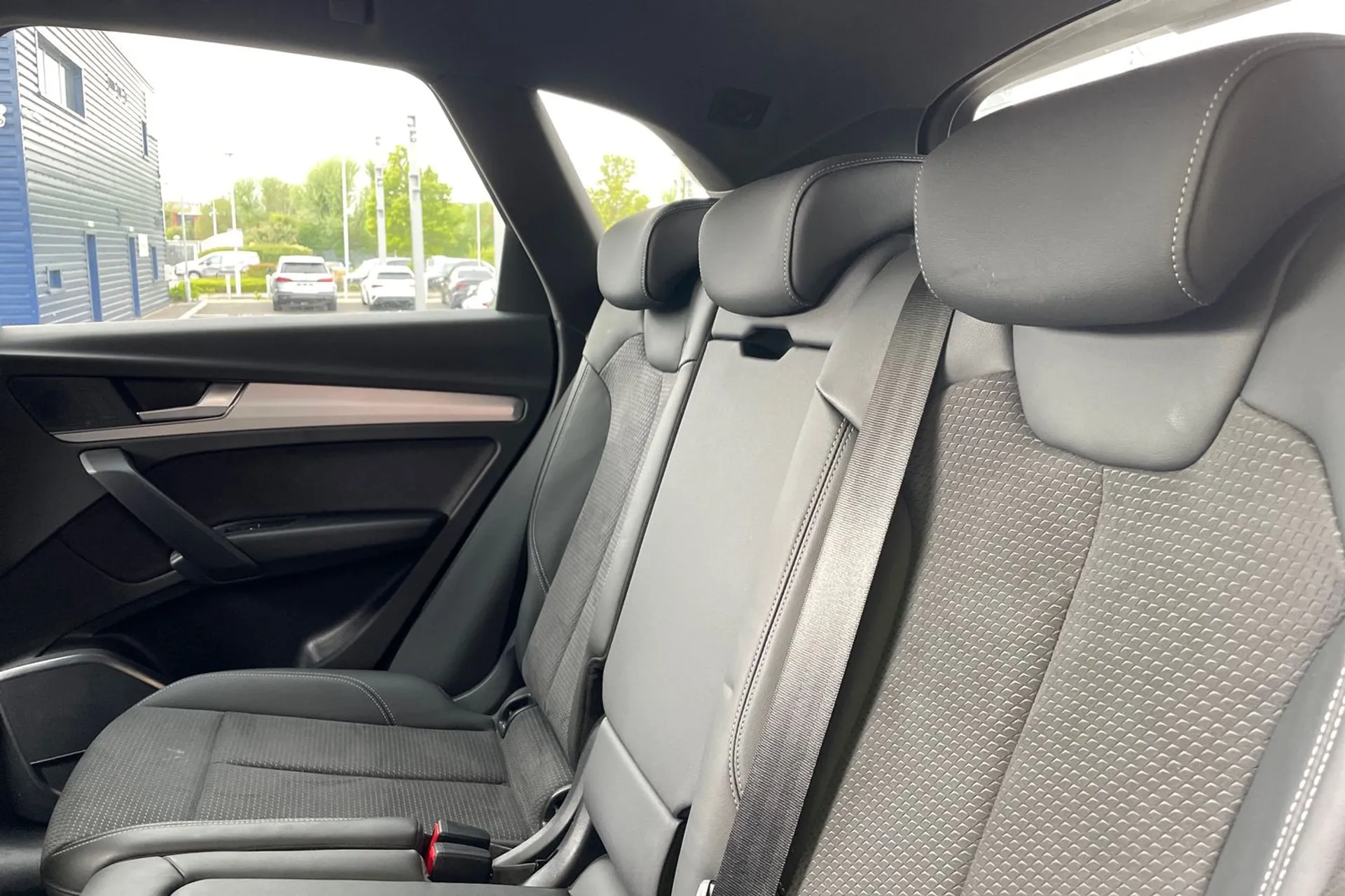 Audi Q5 thumbnail image number 36