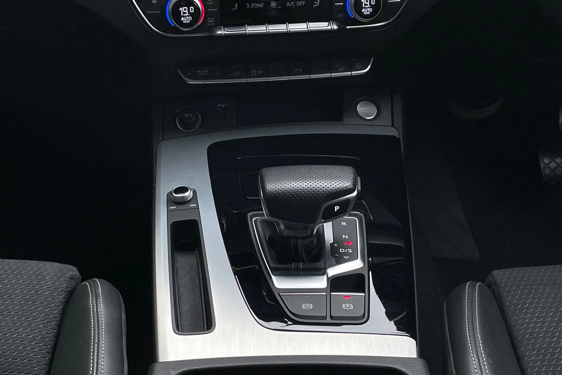 Audi Q5 thumbnail image number 42