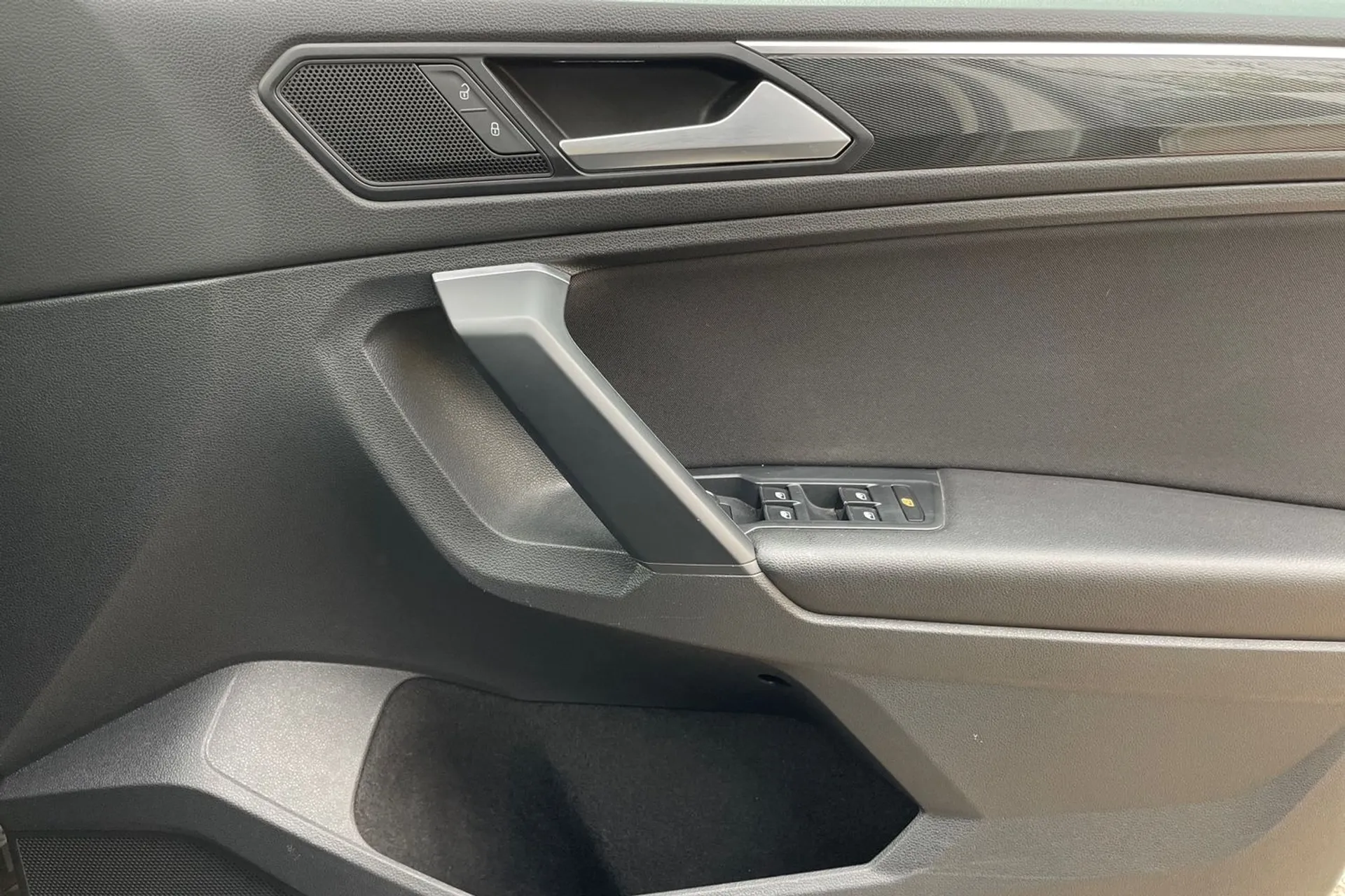 VOLKSWAGEN TIGUAN thumbnail image number 40