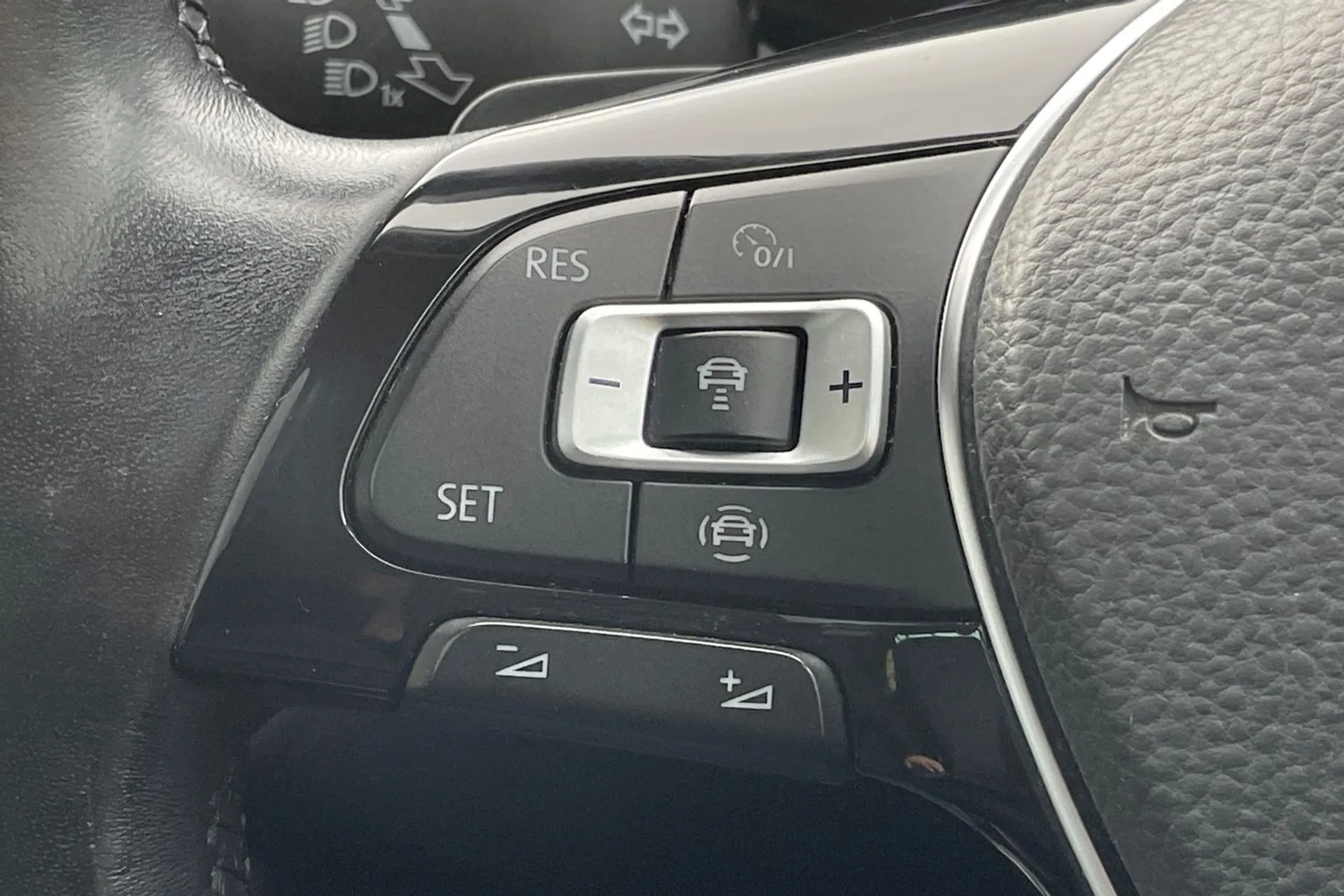 VOLKSWAGEN TIGUAN thumbnail image number 37