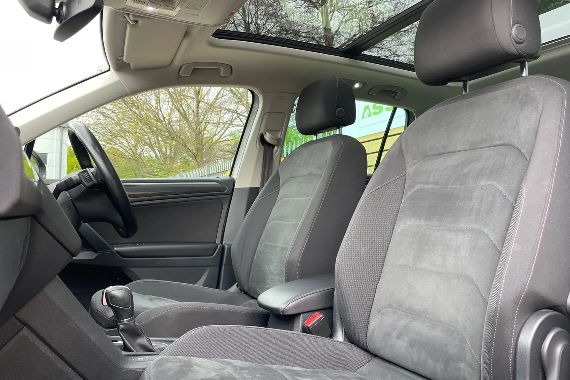 VOLKSWAGEN TIGUAN thumbnail image number 29