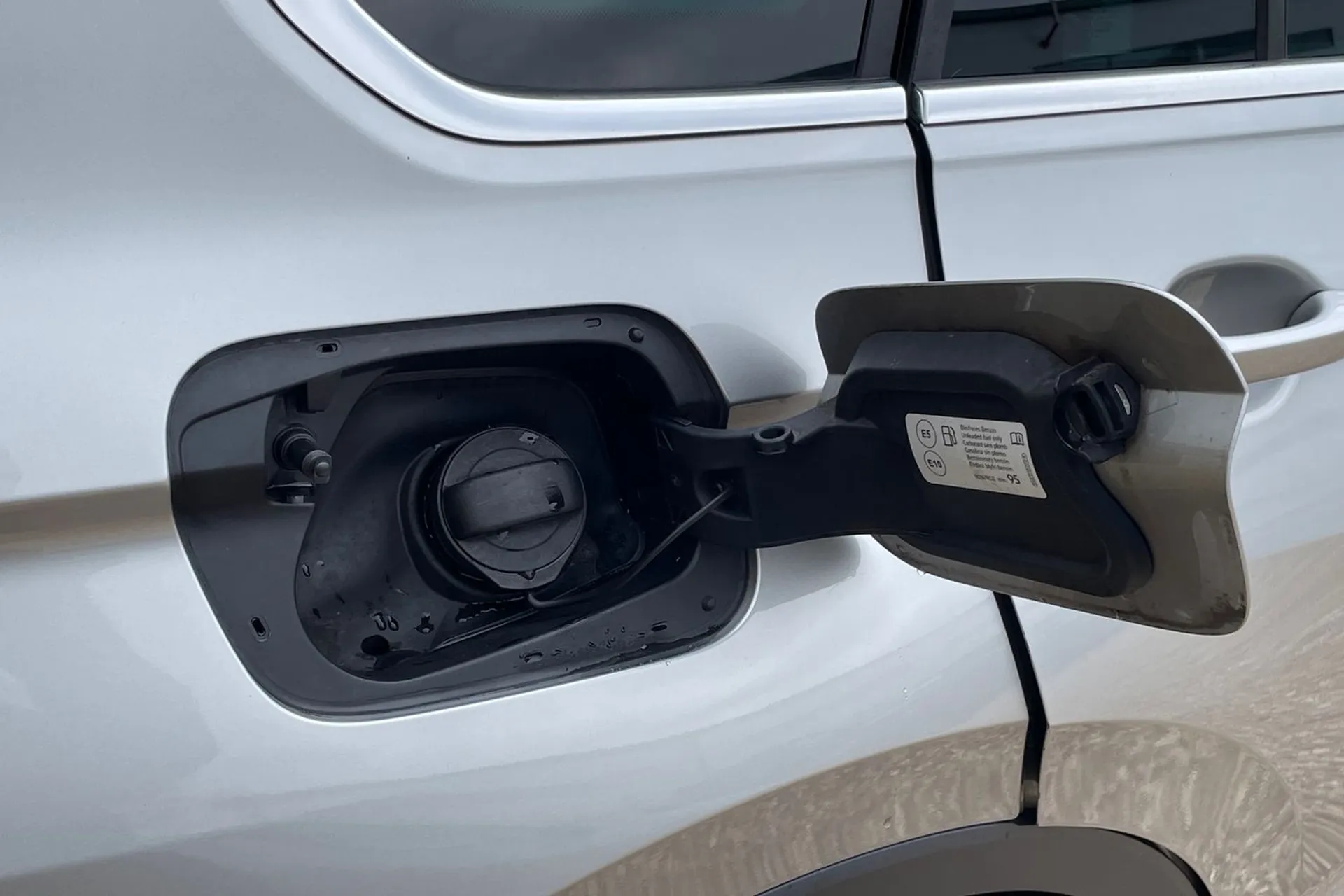 VOLKSWAGEN TIGUAN thumbnail image number 19