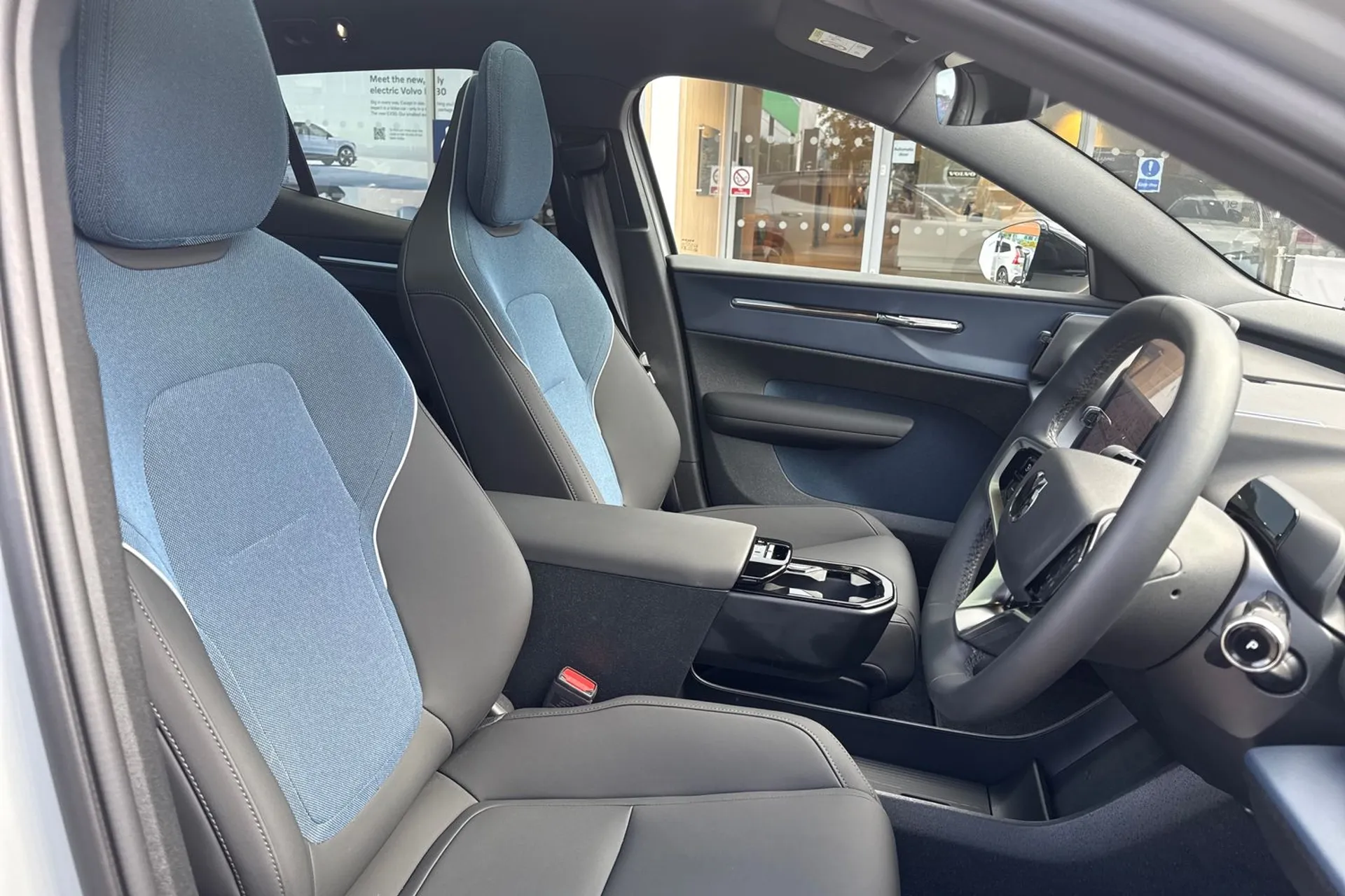 Volvo EX30 thumbnail image number 25