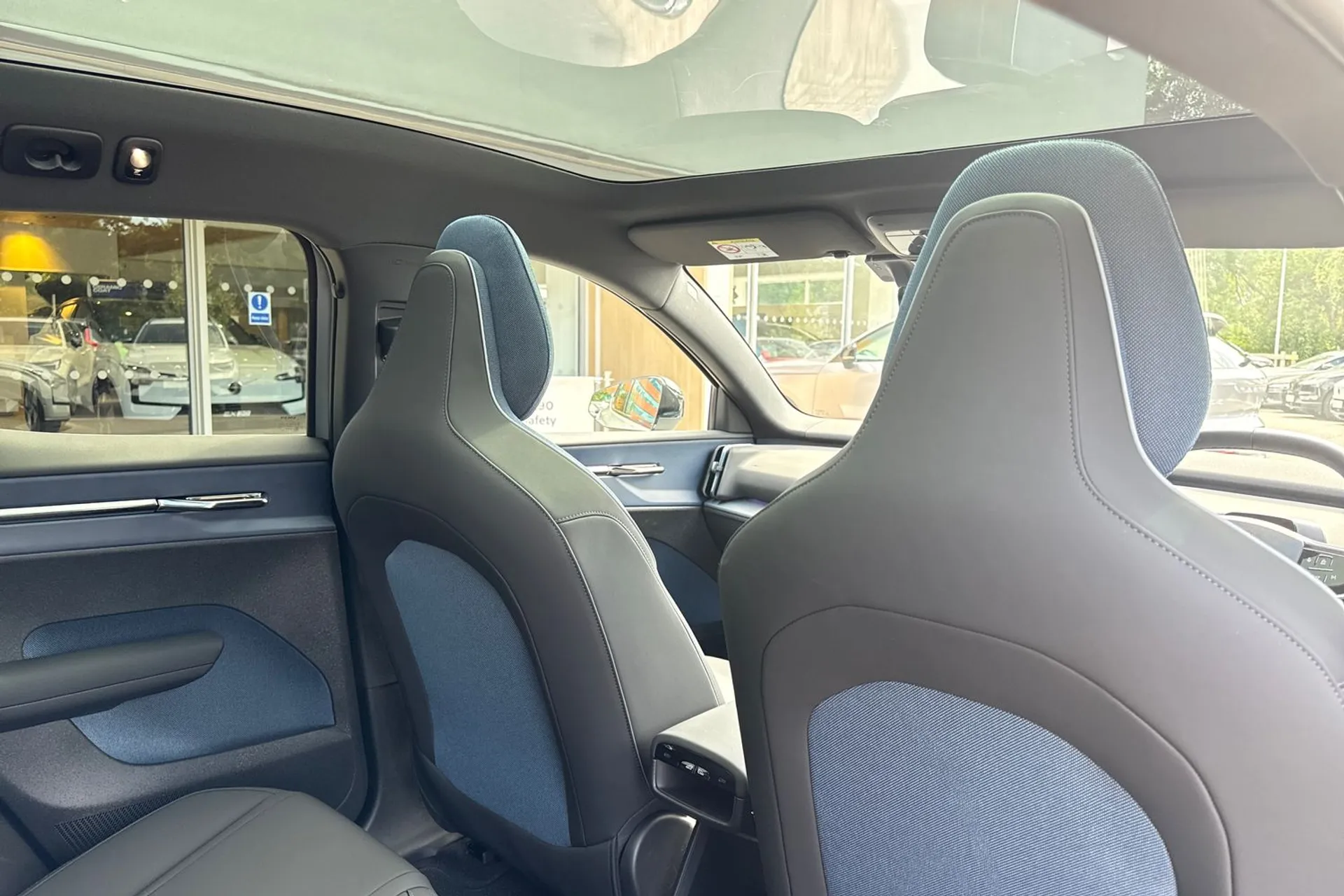 Volvo EX30 thumbnail image number 23