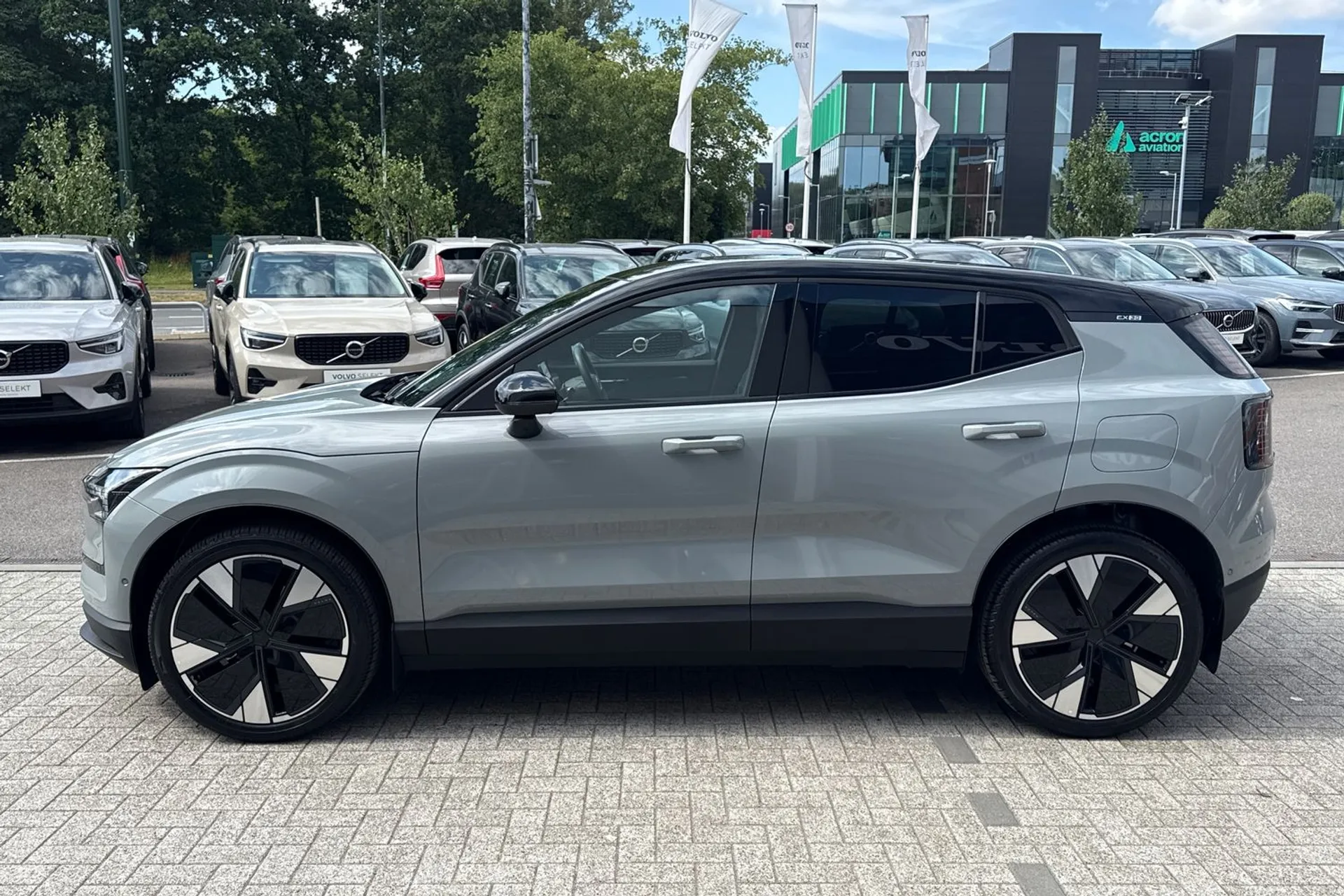 Volvo EX30 thumbnail image number 10