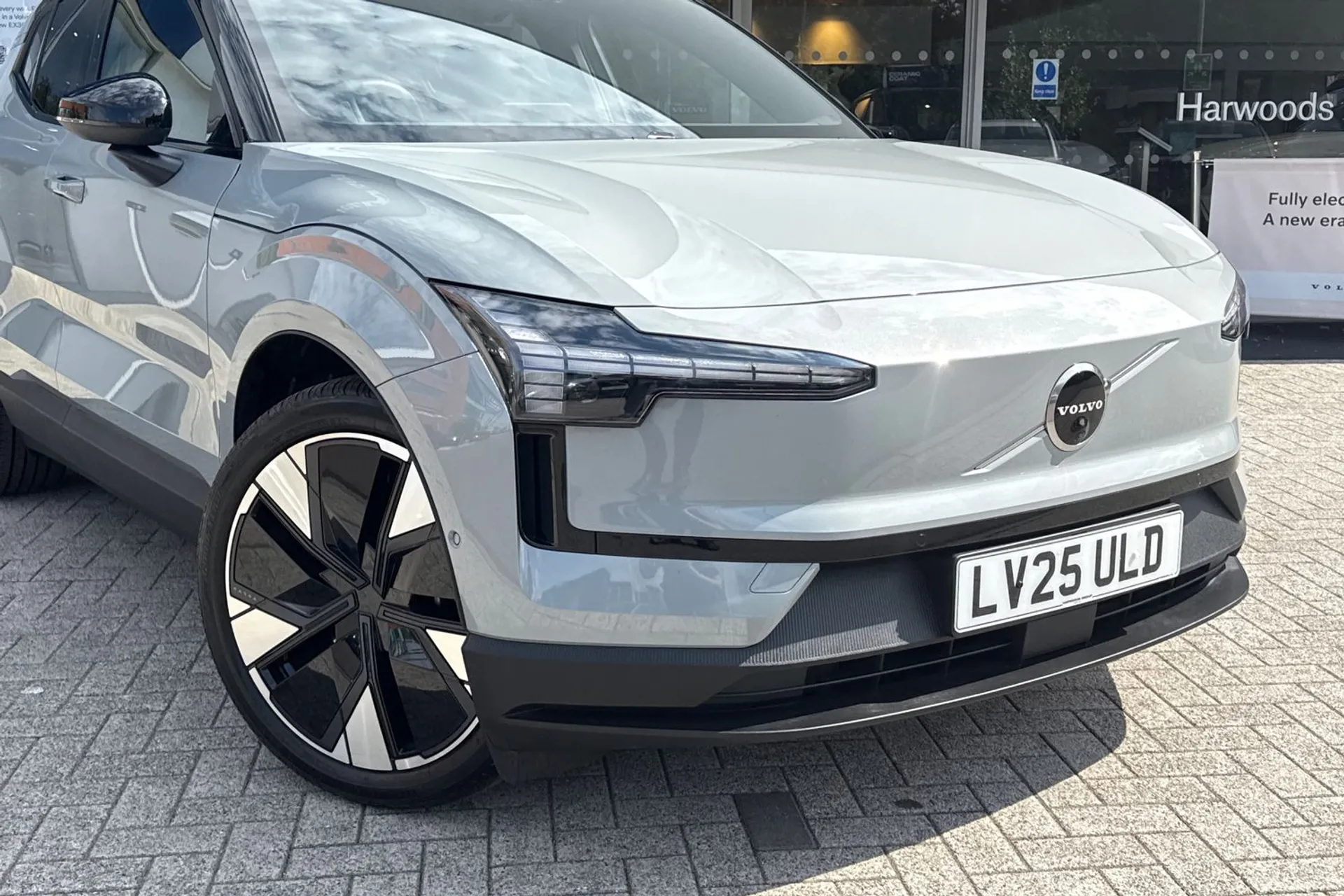 Volvo EX30 thumbnail image number 6