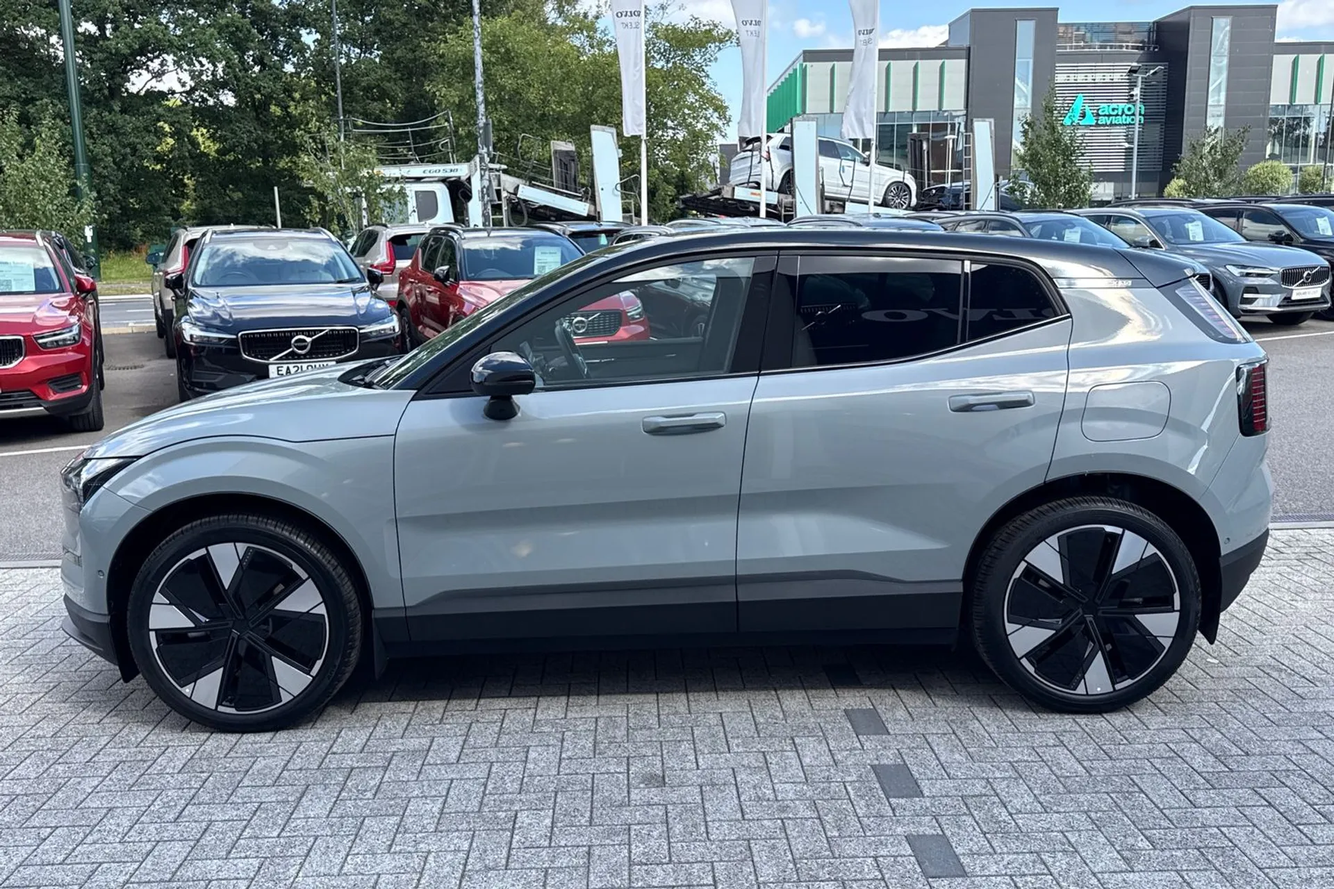 Volvo EX30 thumbnail image number 10
