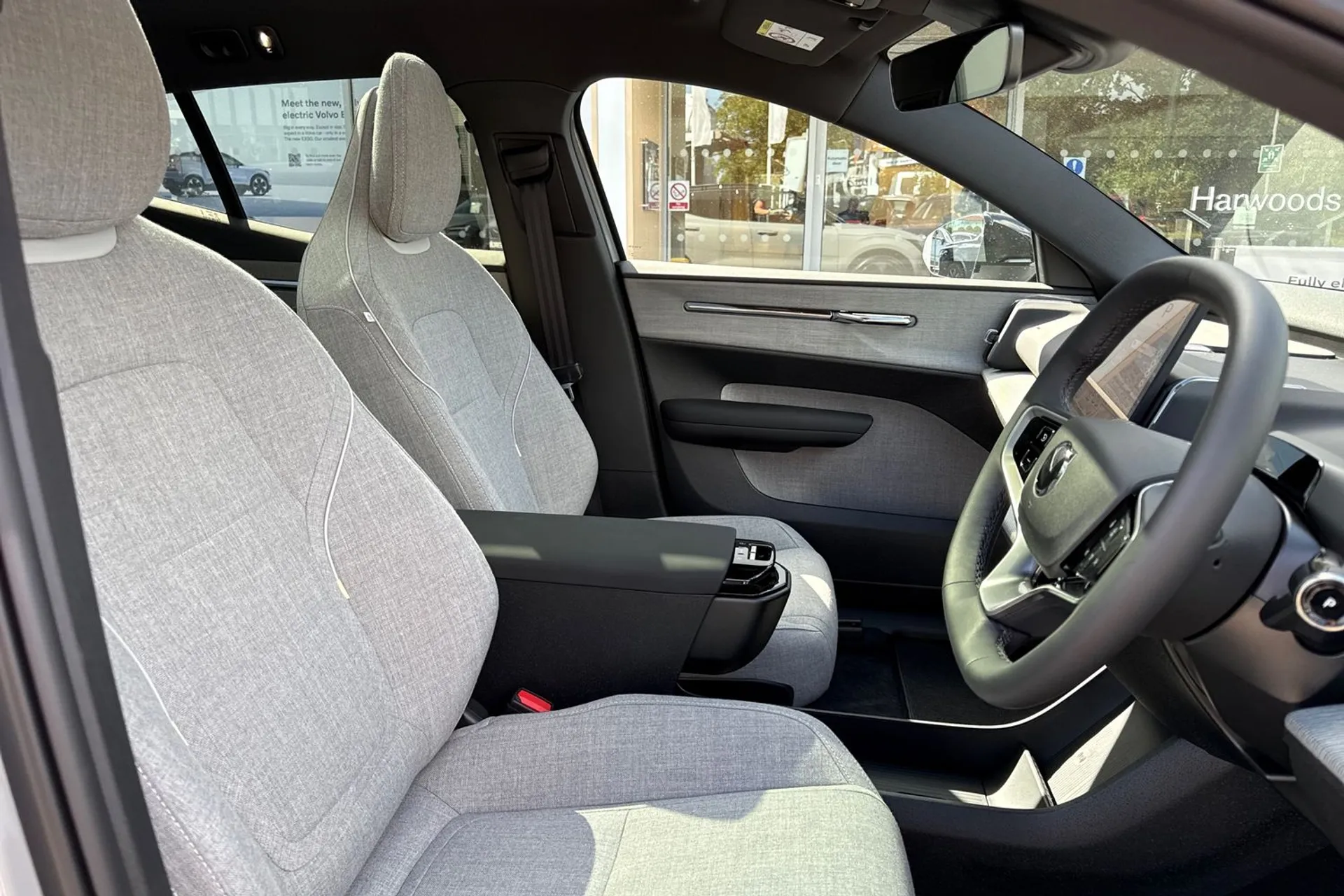 Volvo EX30 thumbnail image number 25