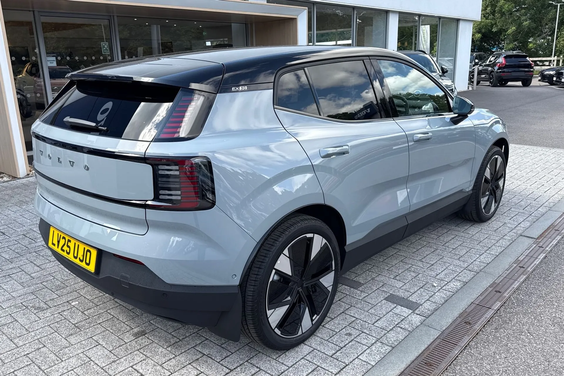 Volvo EX30 thumbnail image number 7
