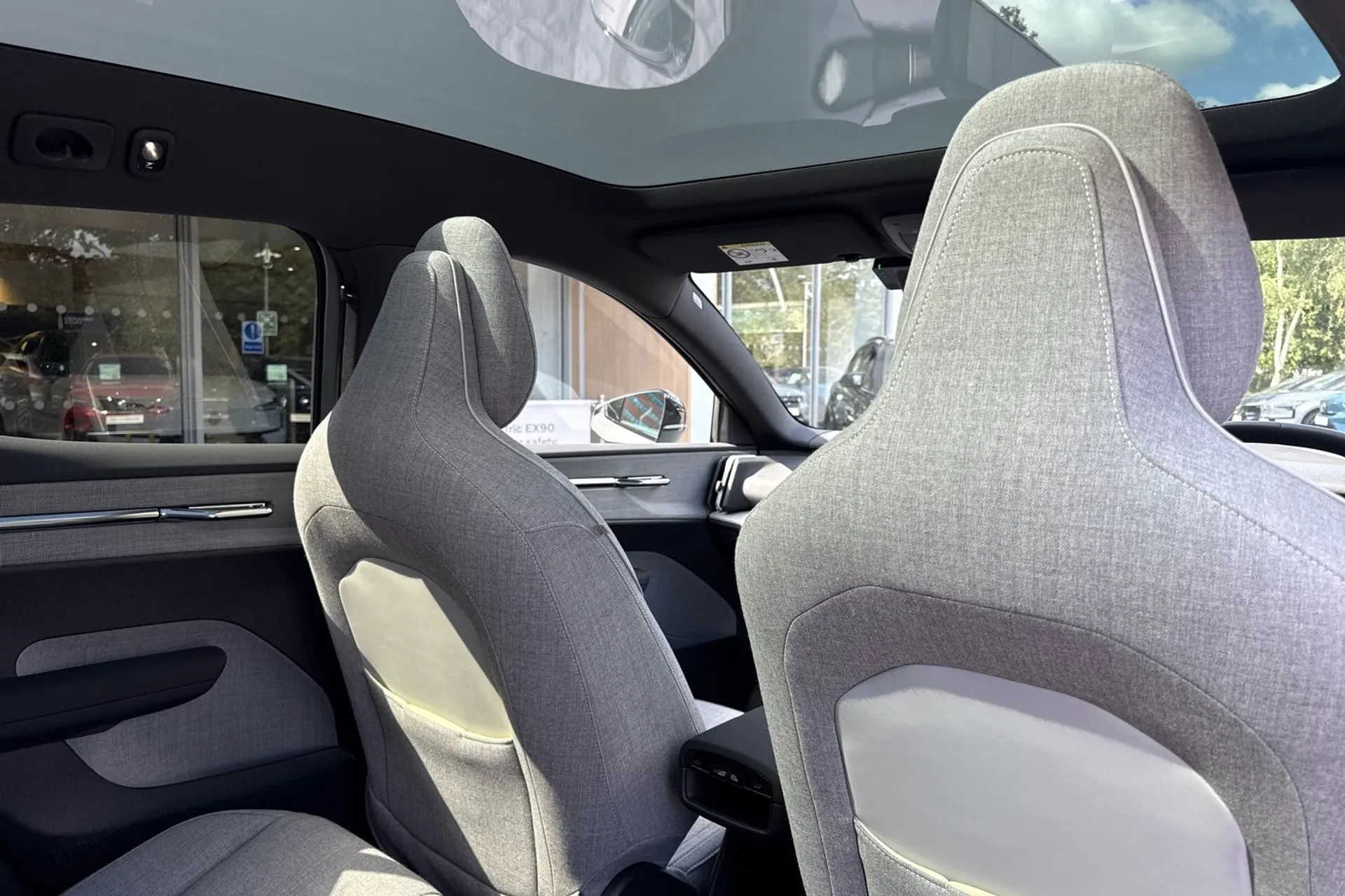Volvo EX30 thumbnail image number 23