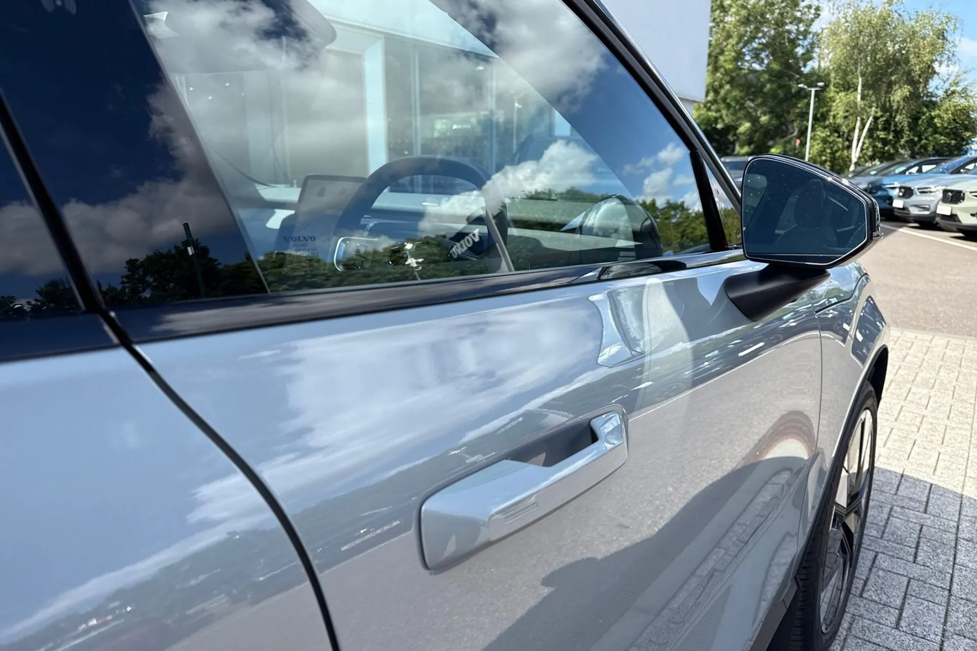 Volvo EX30 thumbnail image number 16