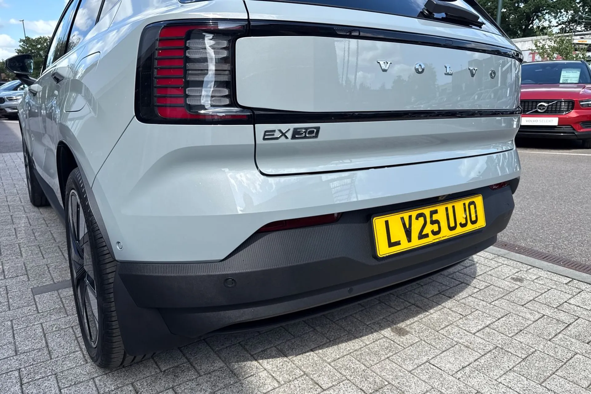 Volvo EX30 thumbnail image number 17