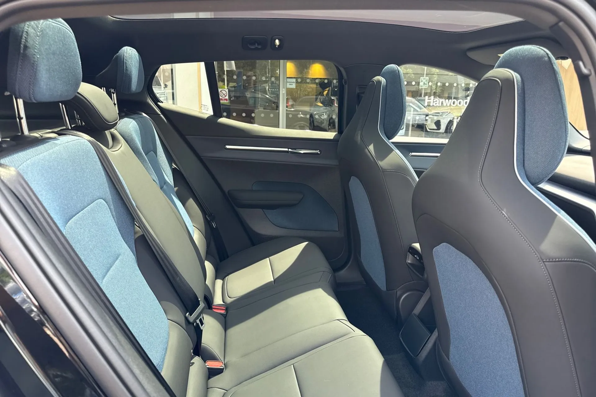 Volvo EX30 thumbnail image number 22