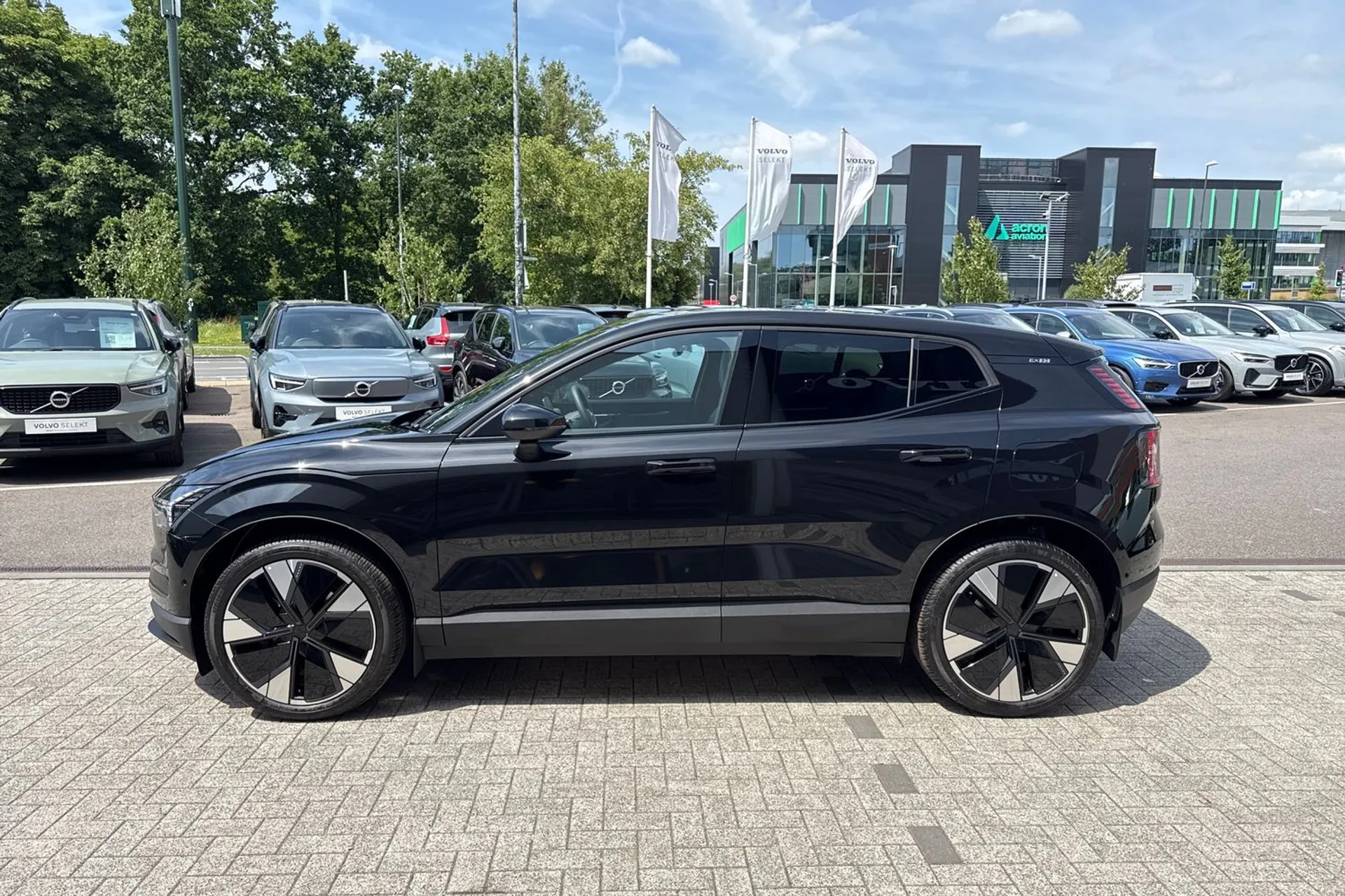 Volvo EX30 thumbnail image number 10