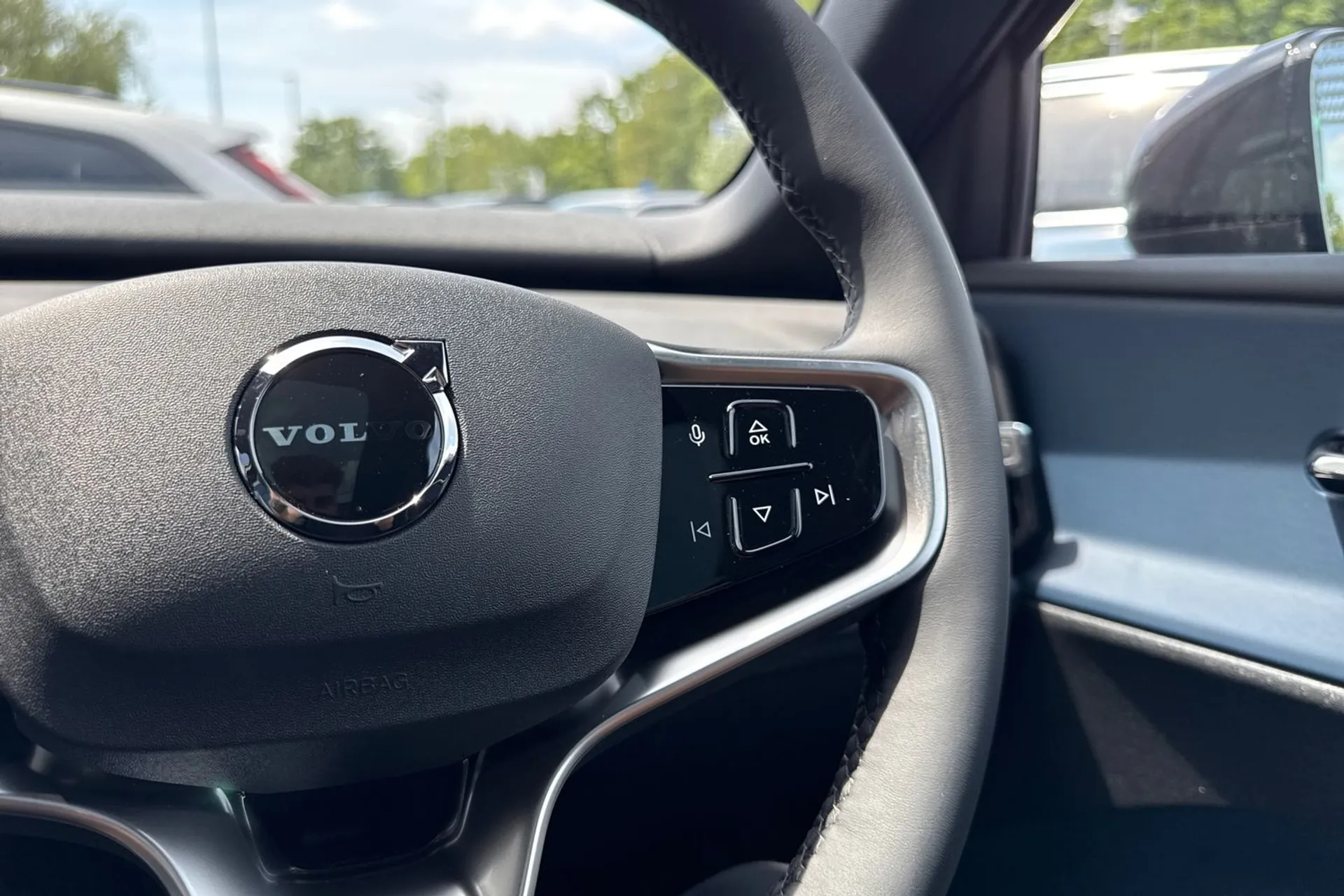 Volvo EX30 thumbnail image number 36