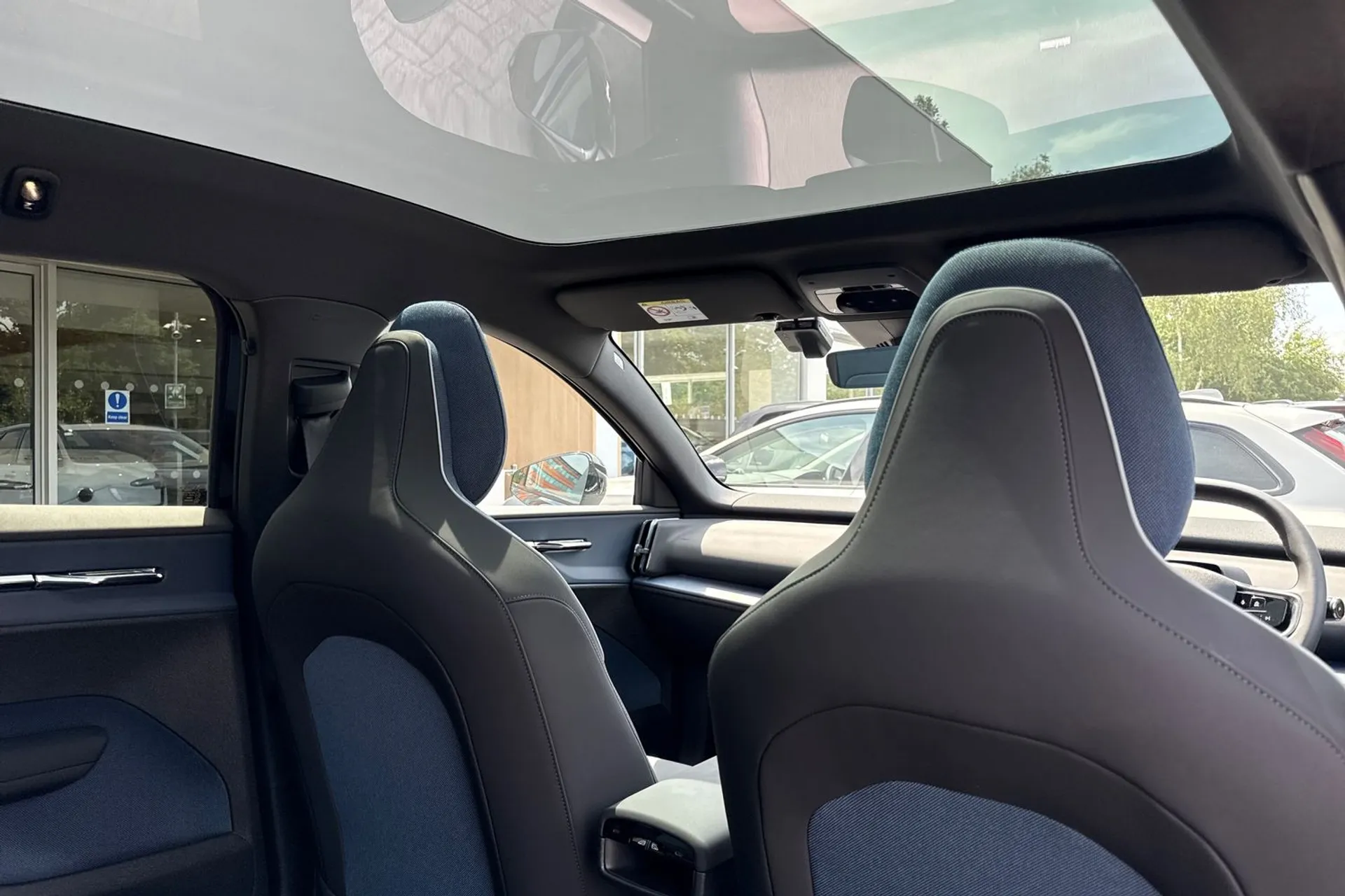 Volvo EX30 thumbnail image number 23
