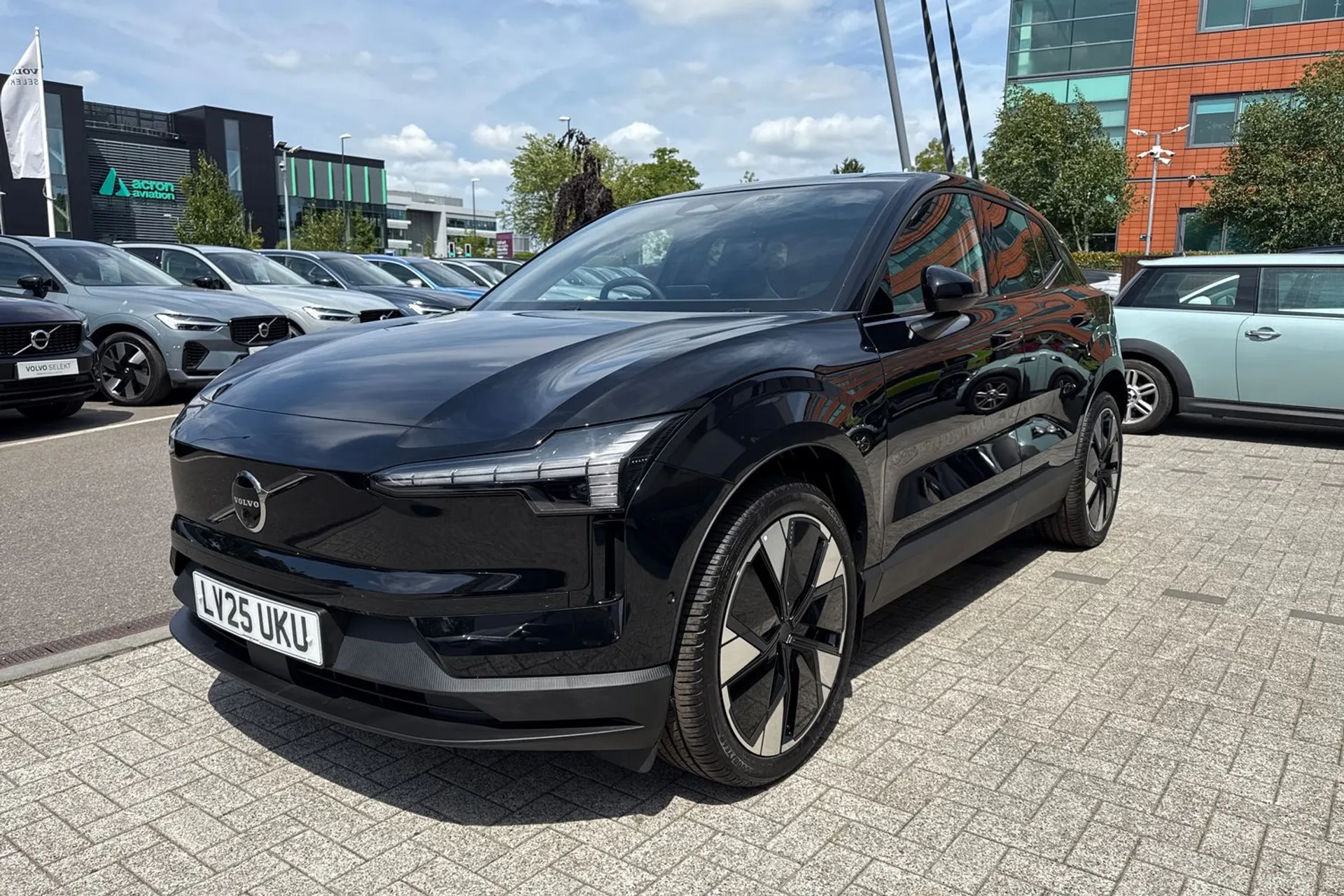 Volvo EX30 thumbnail image number 11