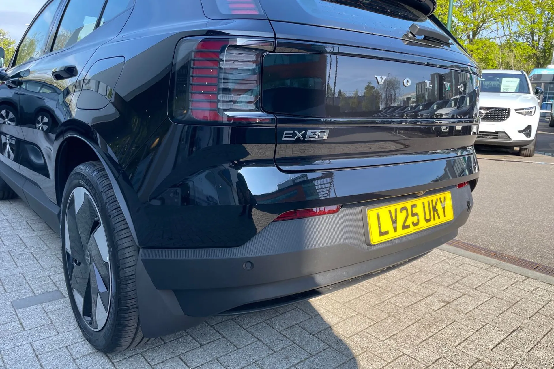Volvo EX30 thumbnail image number 17