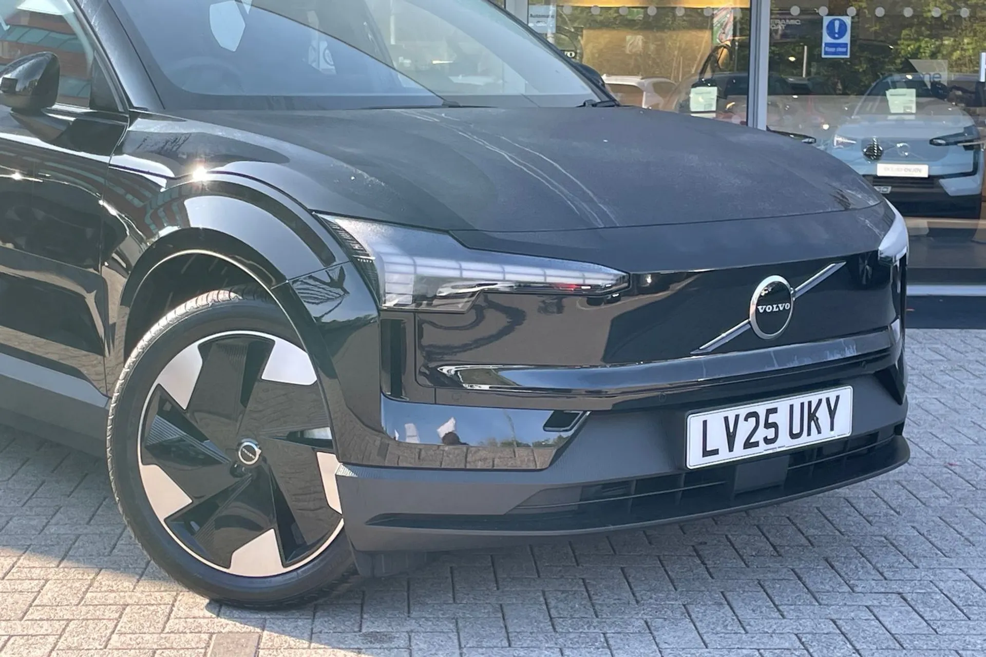 Volvo EX30 thumbnail image number 6