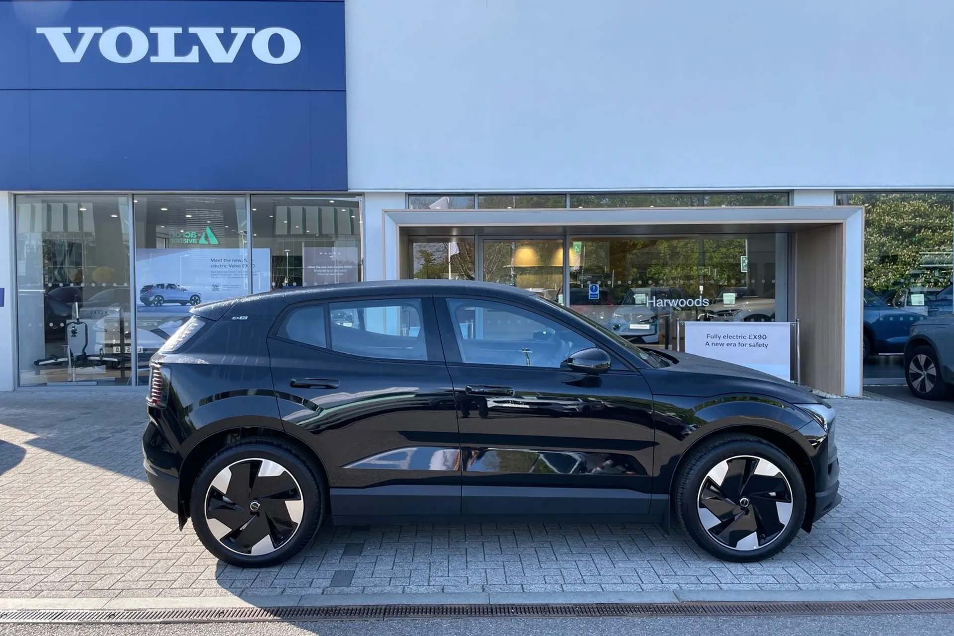 Volvo EX30 thumbnail image number 2