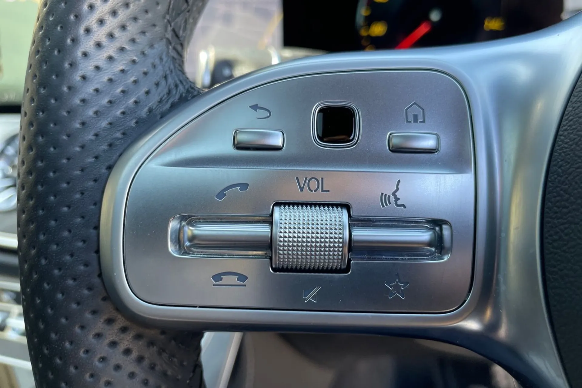 MERCEDES-BENZ CLS thumbnail image number 37