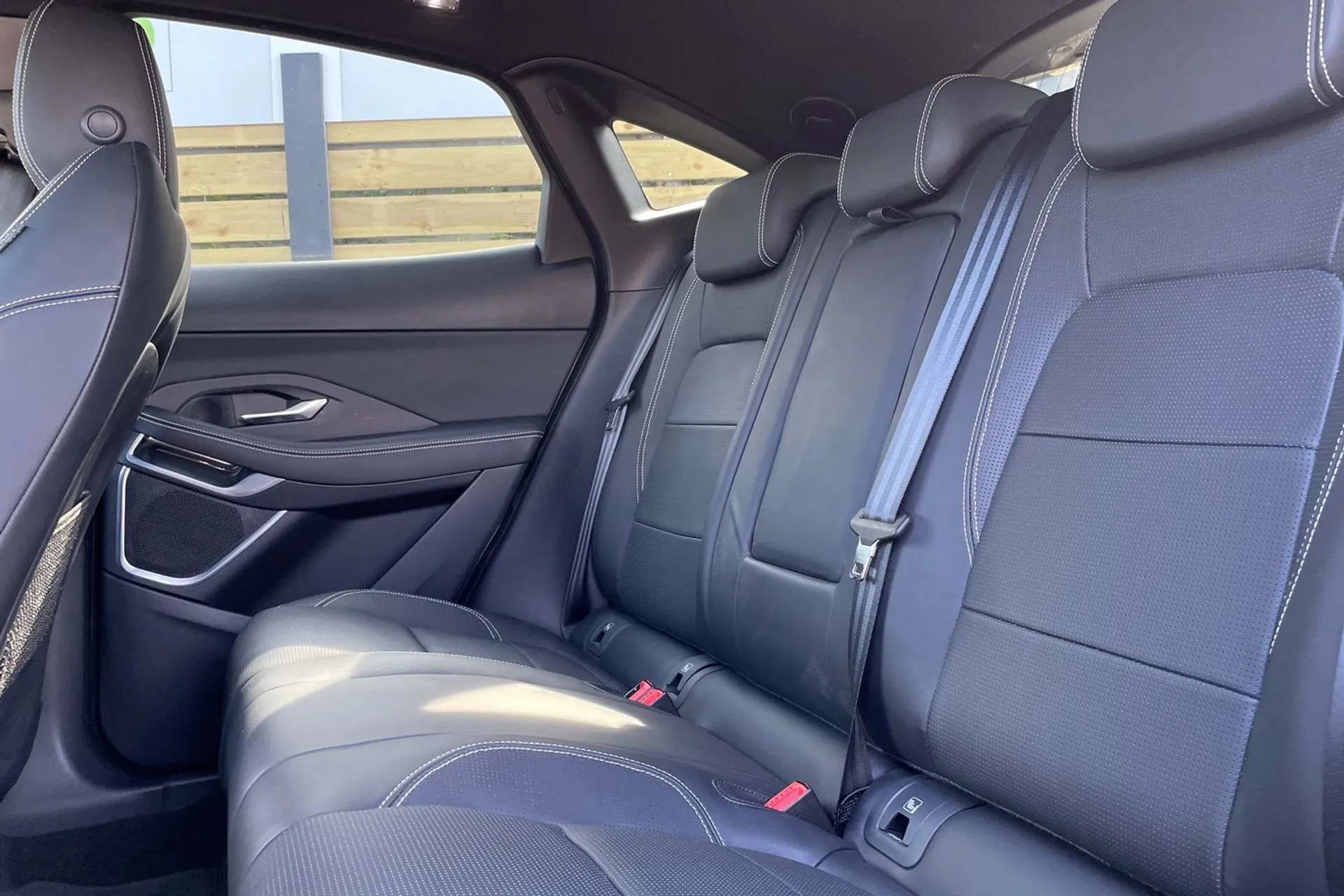 Jaguar E-PACE thumbnail image number 31