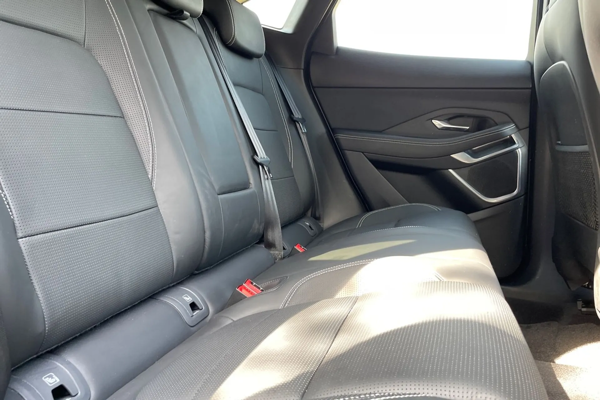 Jaguar E-PACE thumbnail image number 23