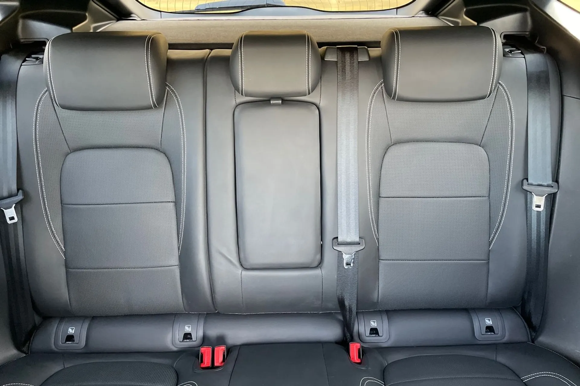 Jaguar E-PACE thumbnail image number 32