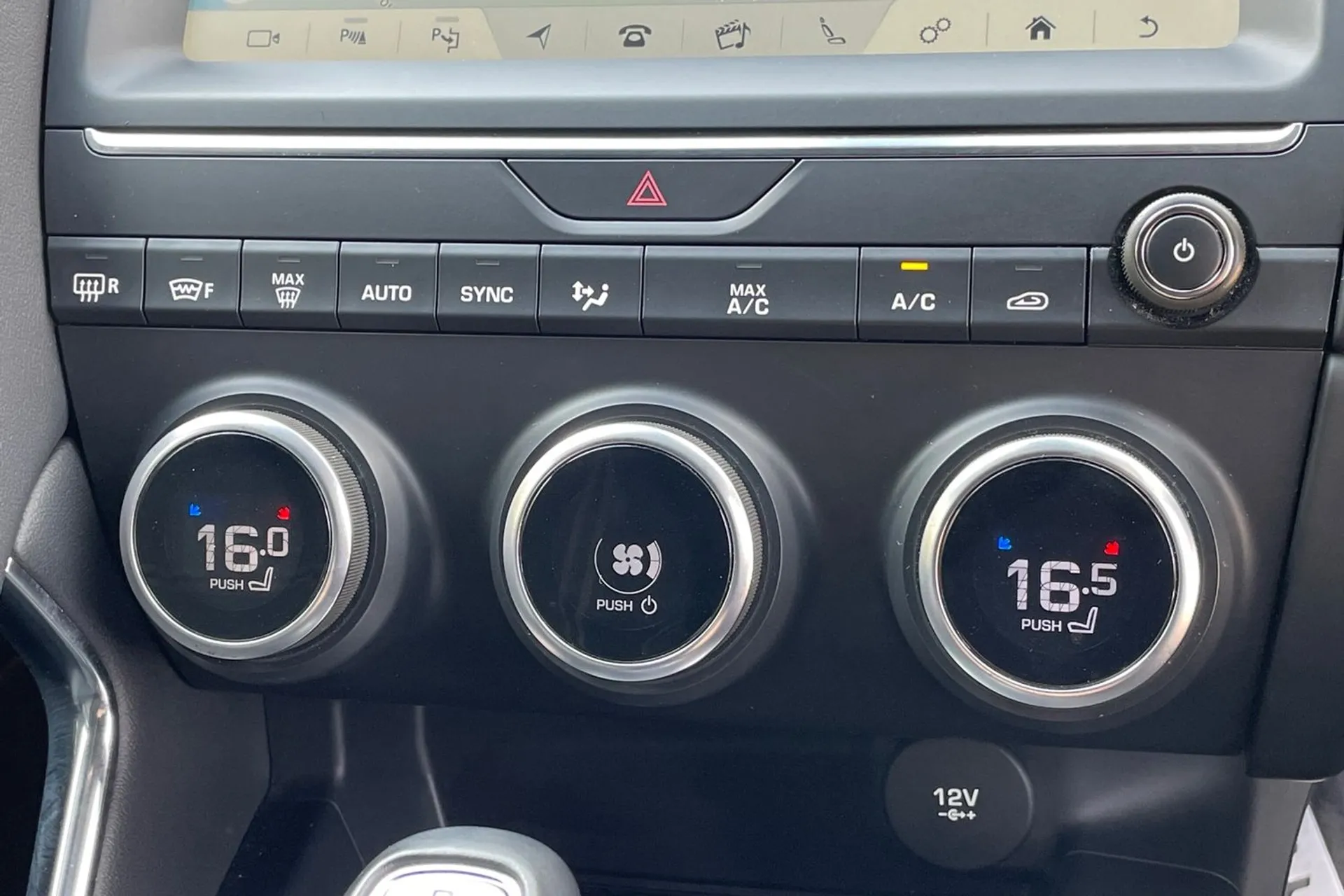Jaguar E-PACE thumbnail image number 39