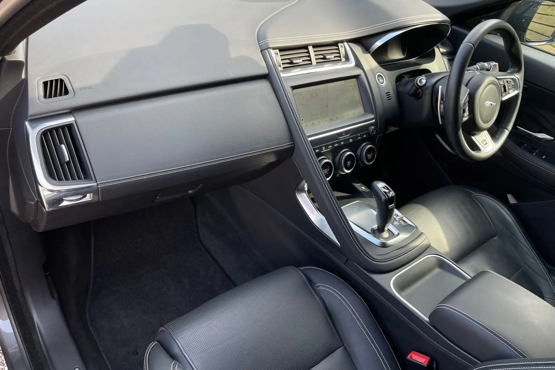 Jaguar E-PACE thumbnail image number 28