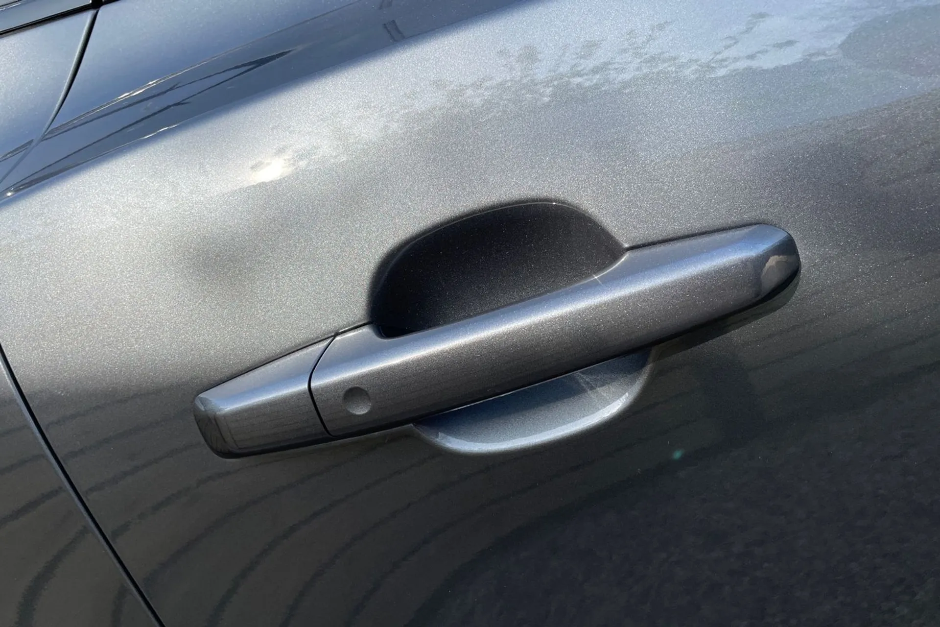 Jaguar E-PACE thumbnail image number 17