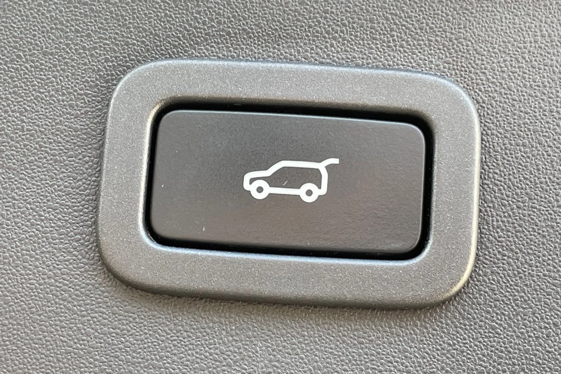 Jaguar E-PACE thumbnail image number 21