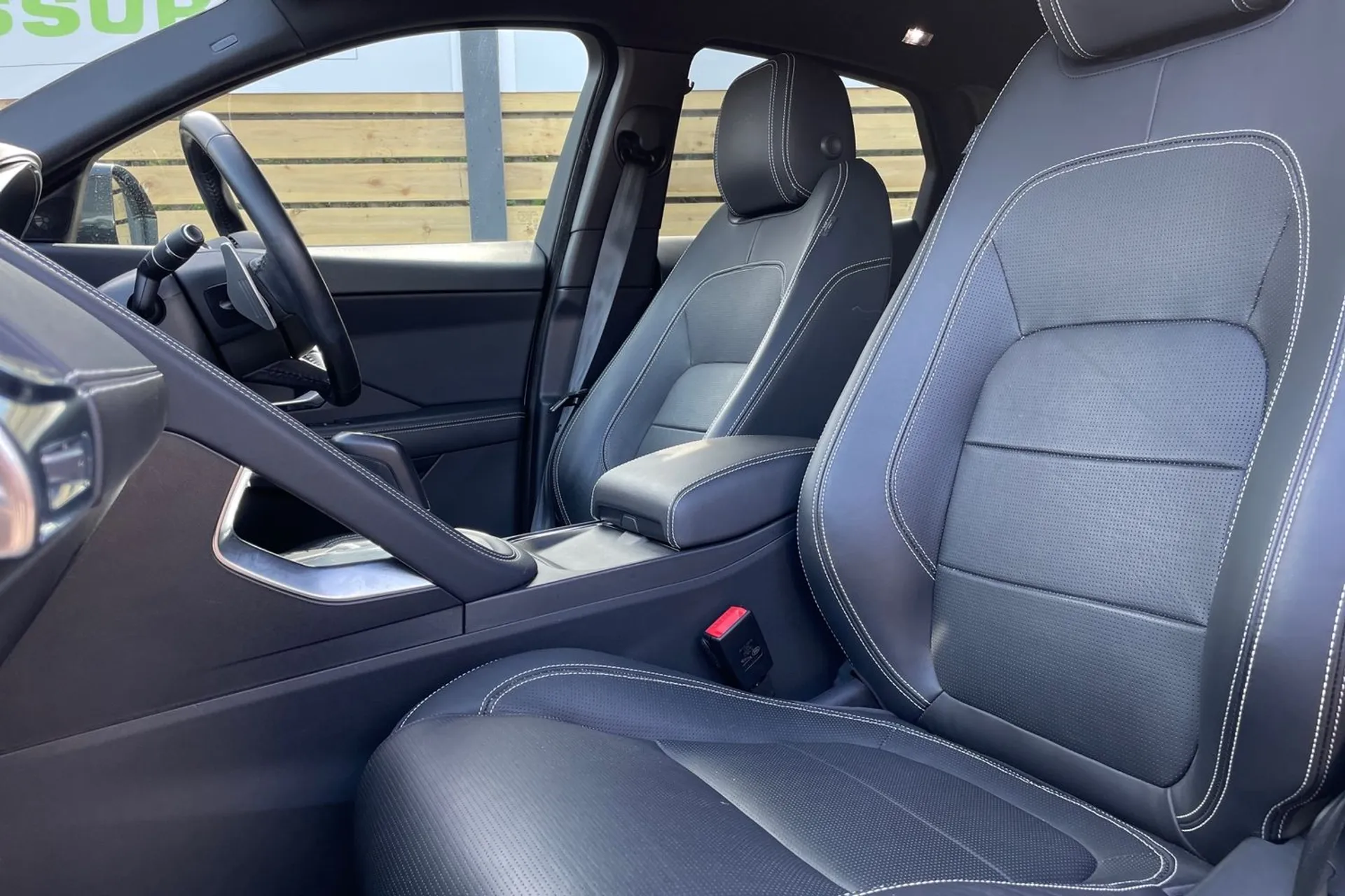 Jaguar E-PACE thumbnail image number 29