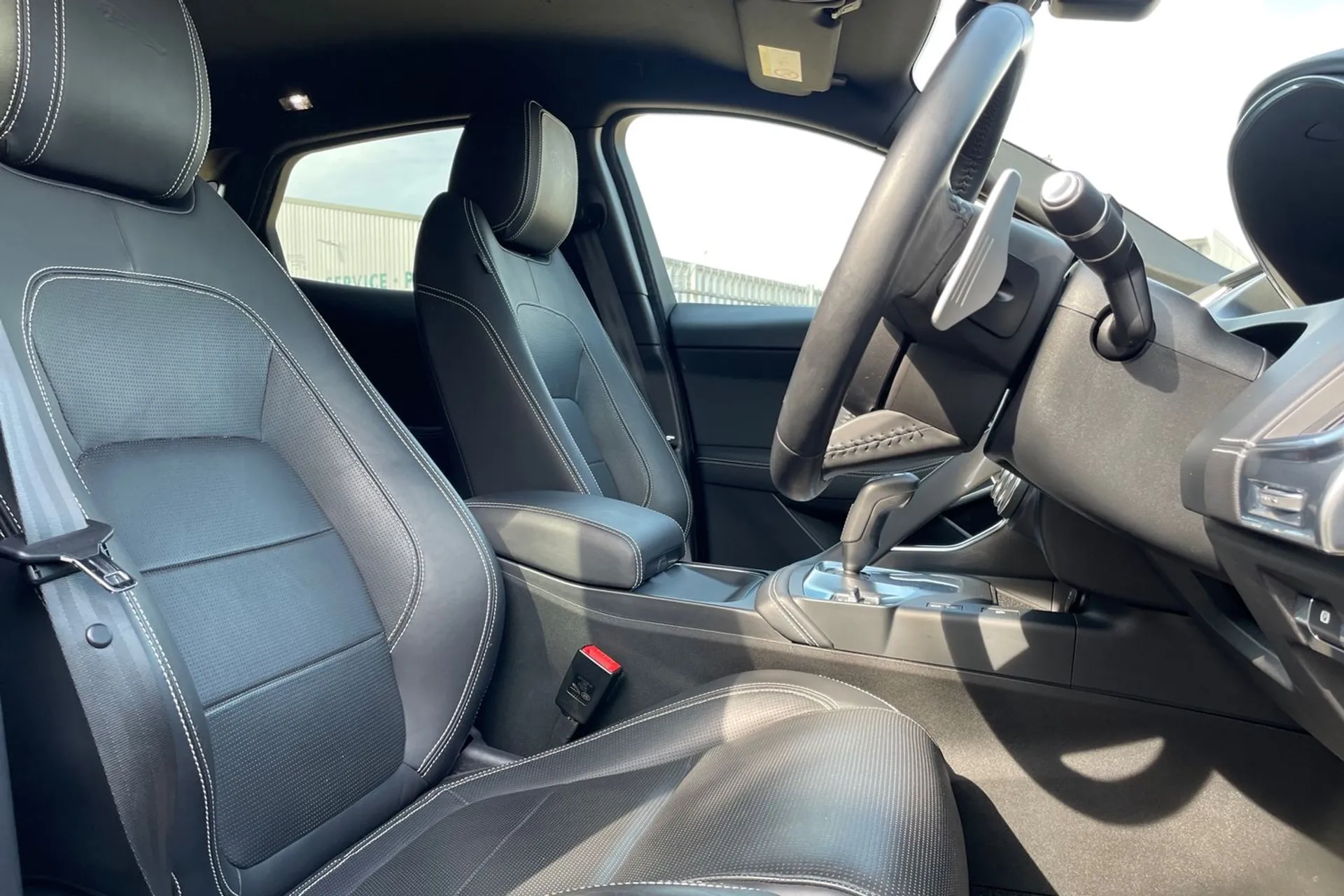 Jaguar E-PACE thumbnail image number 26