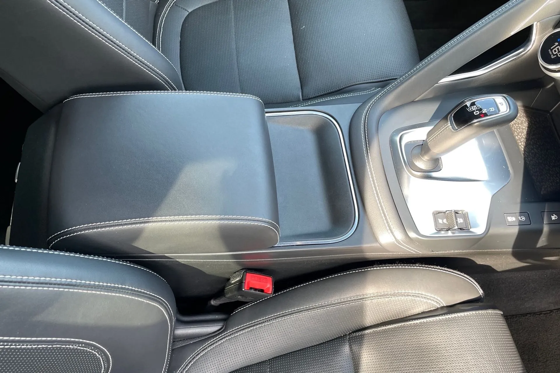 Jaguar E-PACE thumbnail image number 41