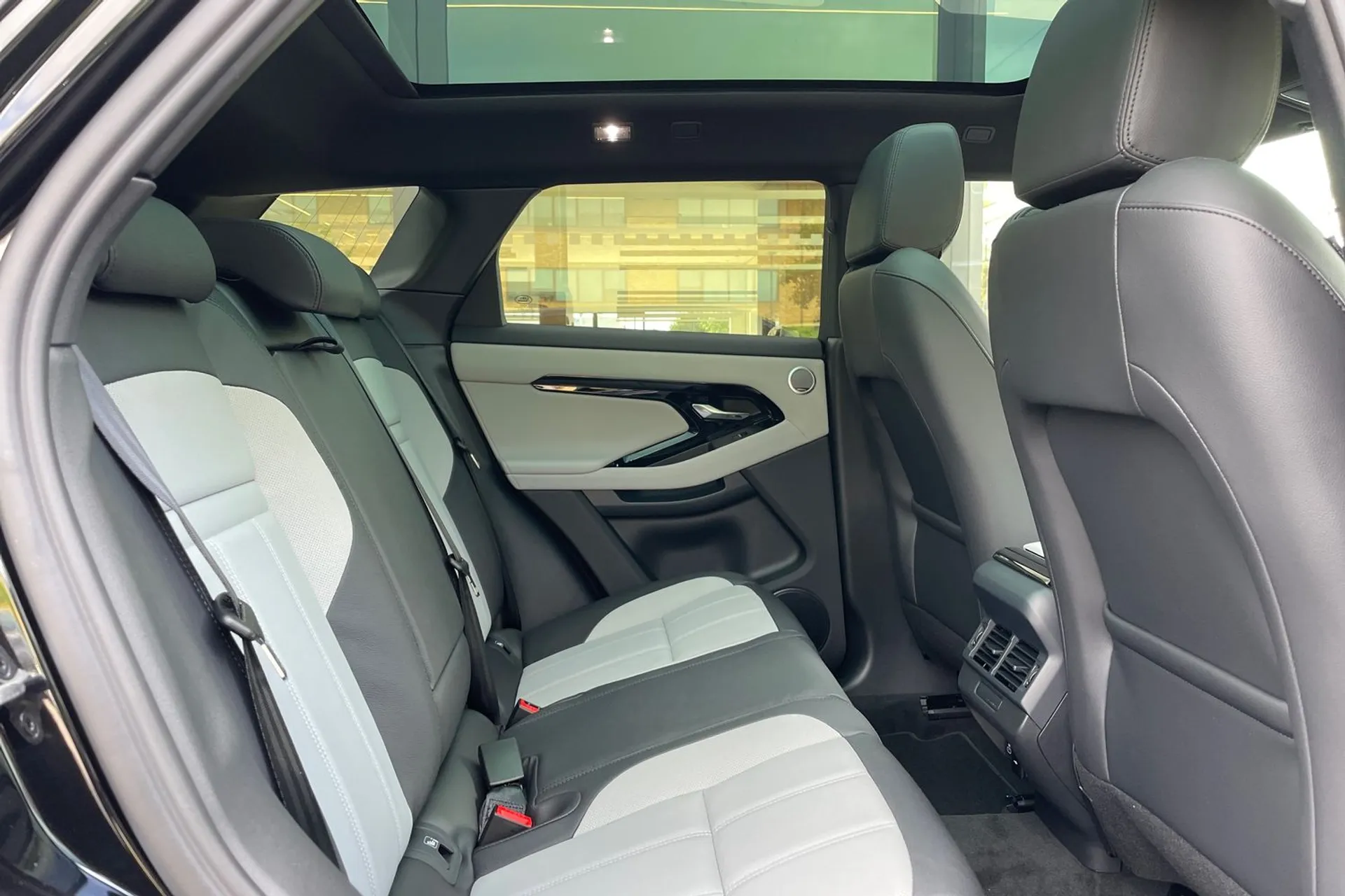 LAND ROVER RANGE ROVER EVOQUE thumbnail image number 44