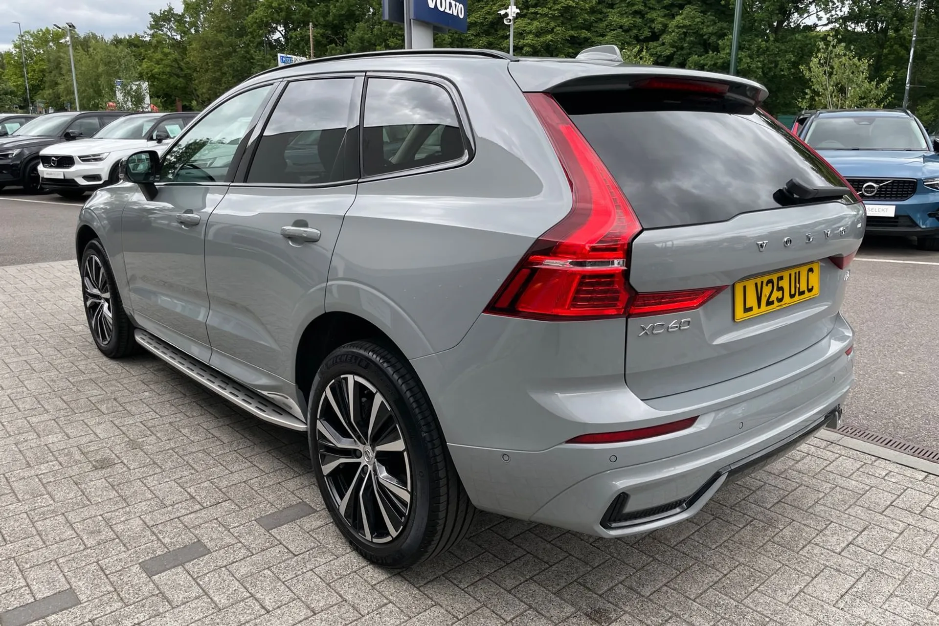 Volvo XC60 thumbnail image number 9