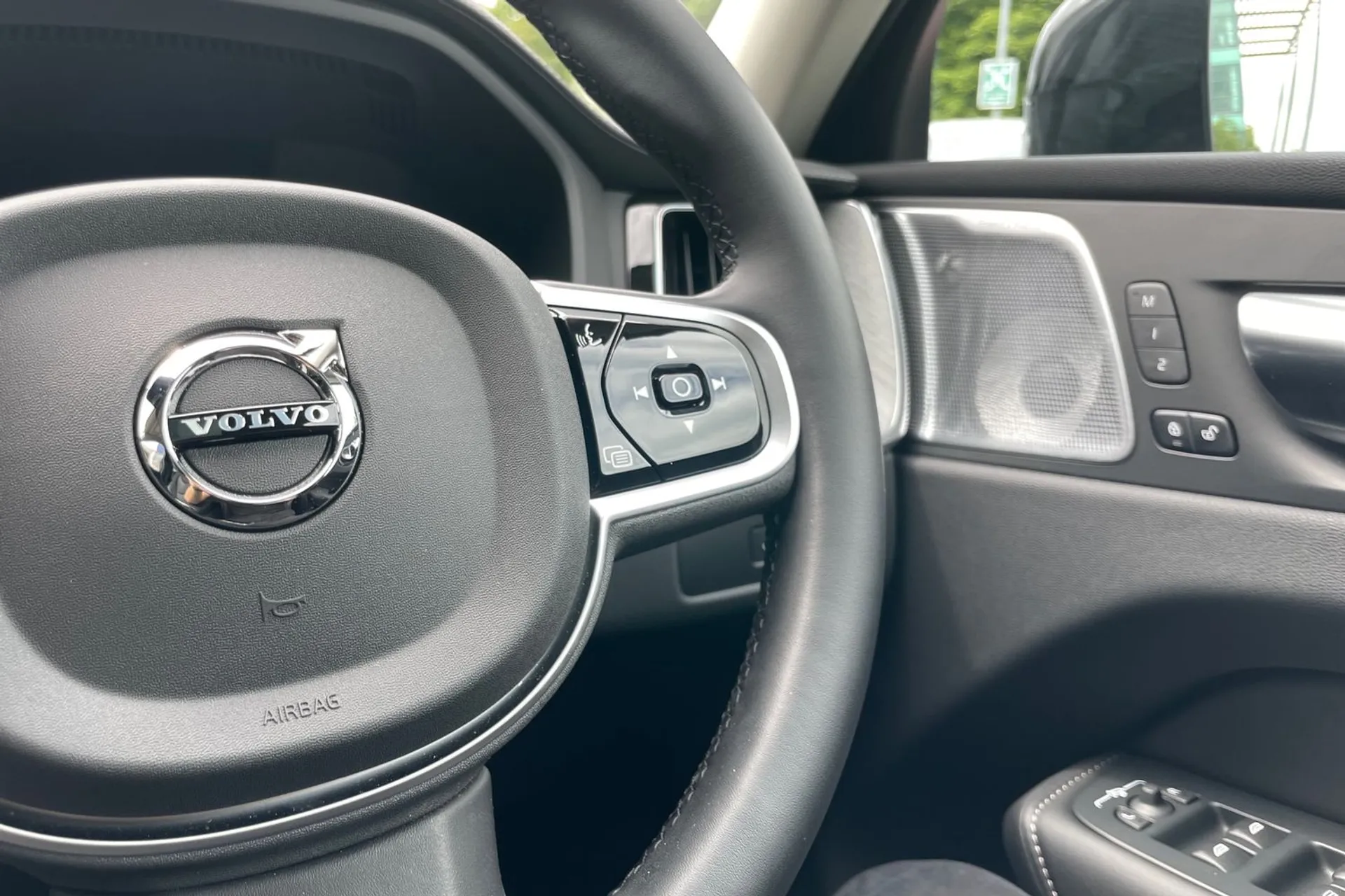 Volvo XC60 thumbnail image number 36