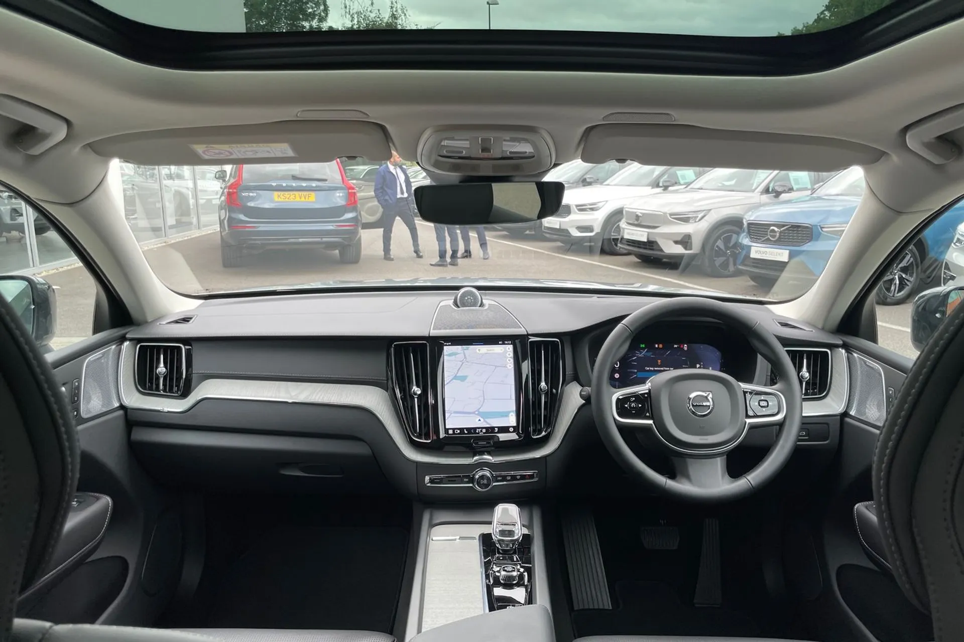 Volvo XC60 thumbnail image number 3
