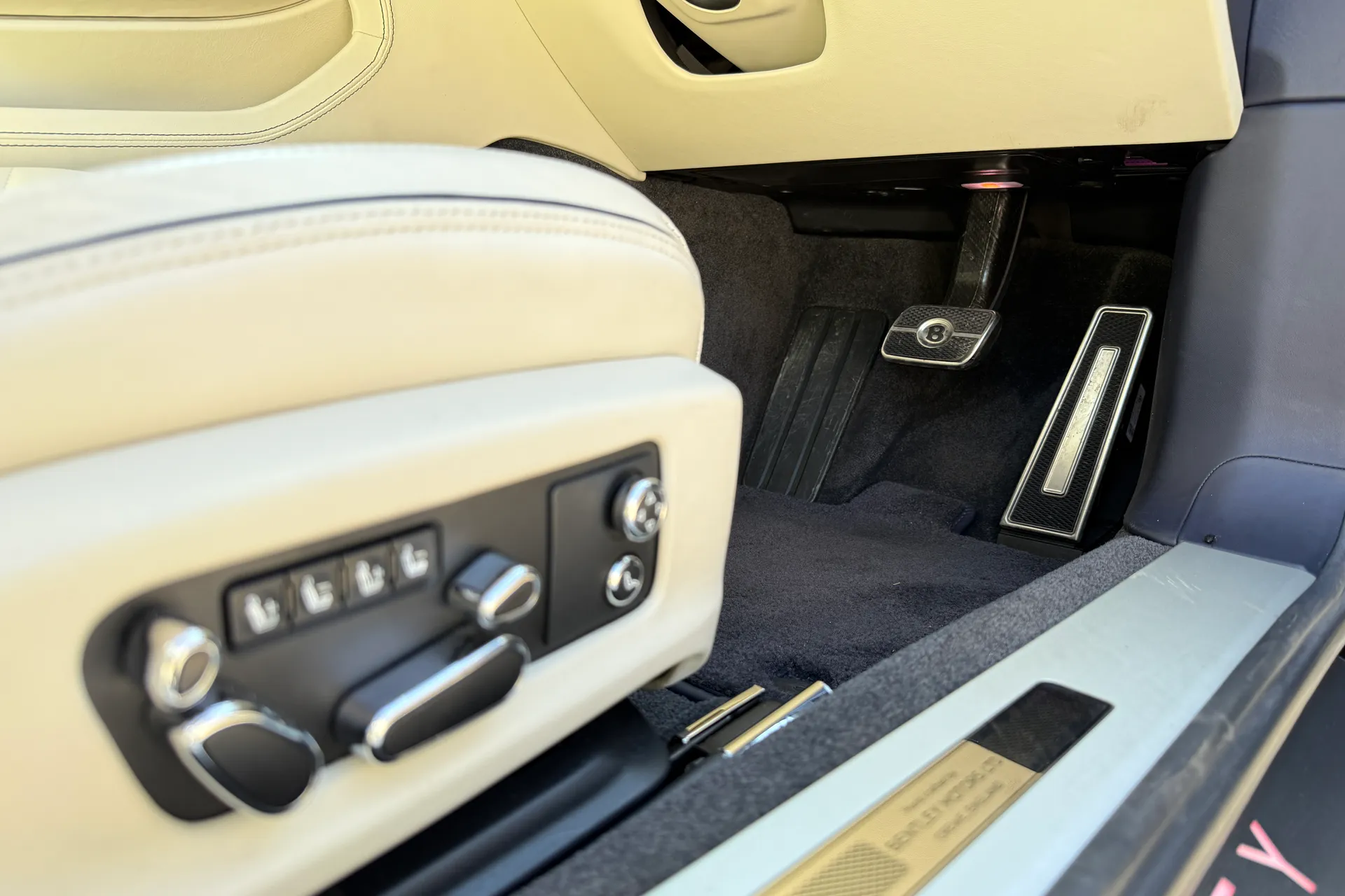 Bentley CONTINENTAL GT thumbnail image number 30
